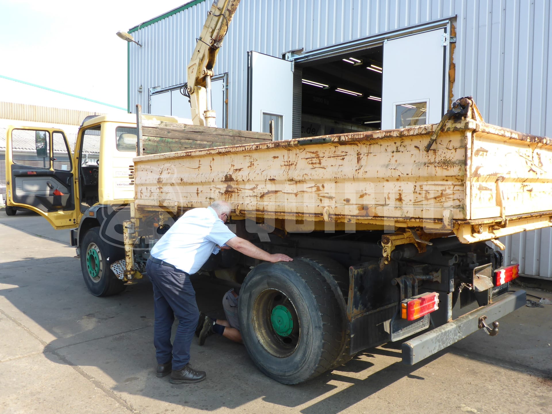 Mercedes-Benz 1820K  - - Used Tipper Truck