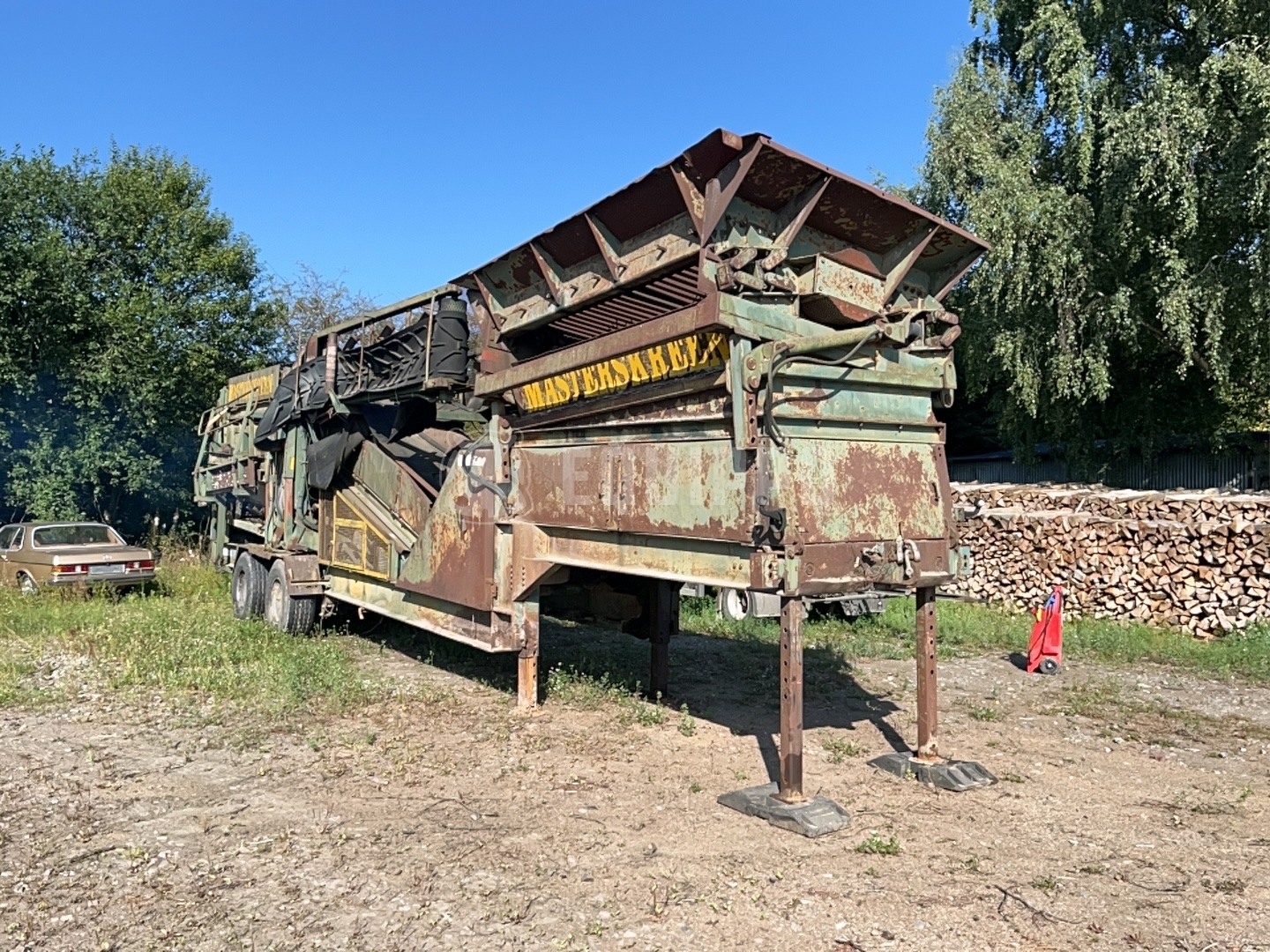 Masterskreen Senator D-H - - Used Screen