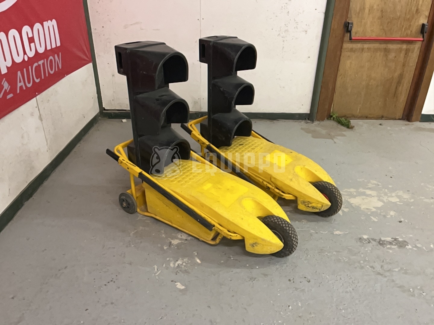 Lacroix FC15 Trafficlight set  - - Used Small Equipment
