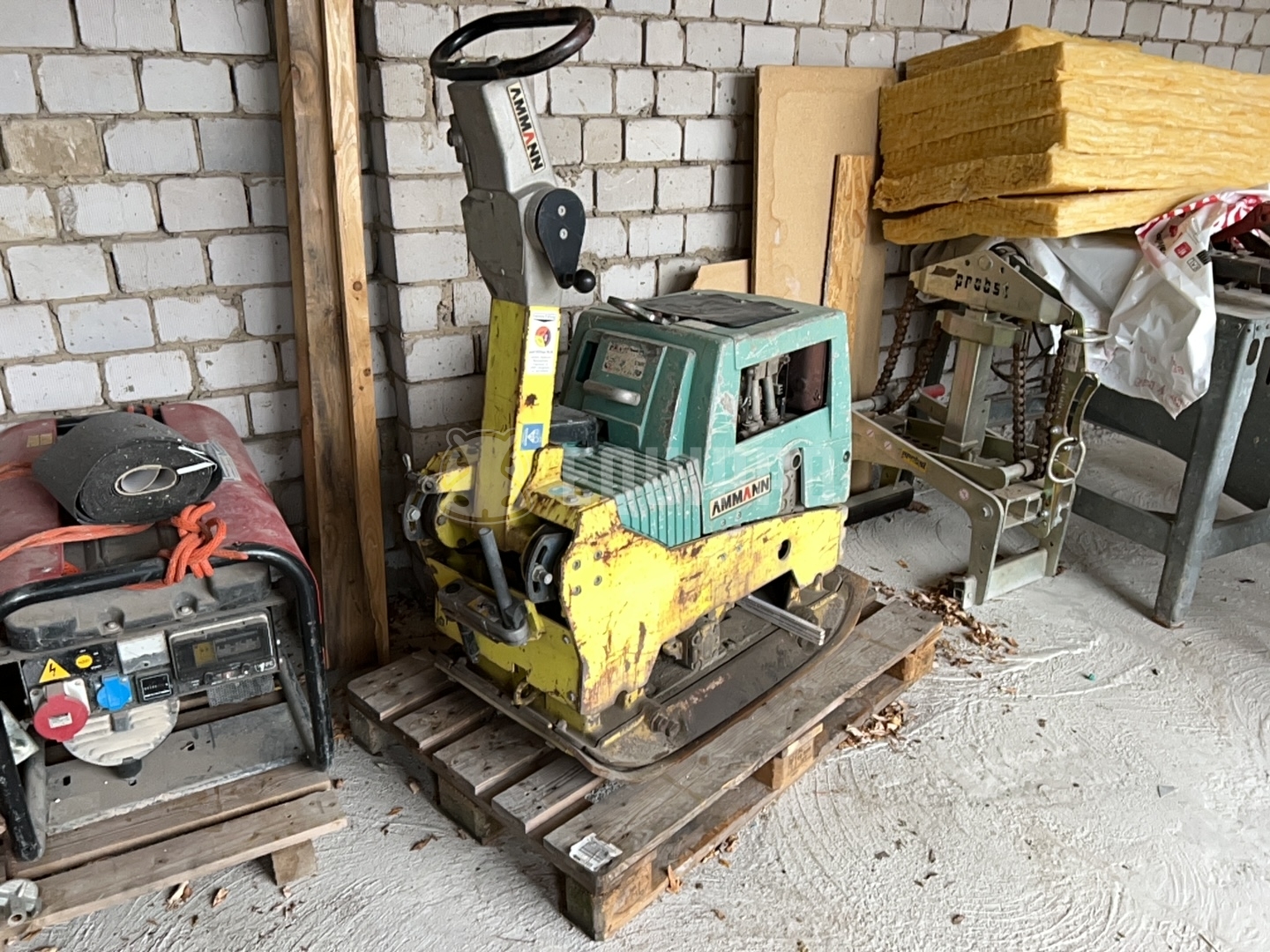 Ammann AVH 4020 - - Compactador manual Usada