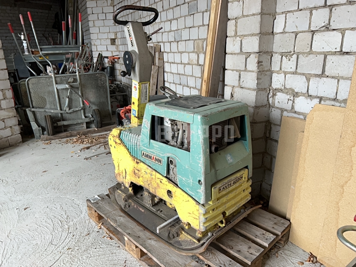 Ammann AVH 4020 - - Compactador manual Usada
