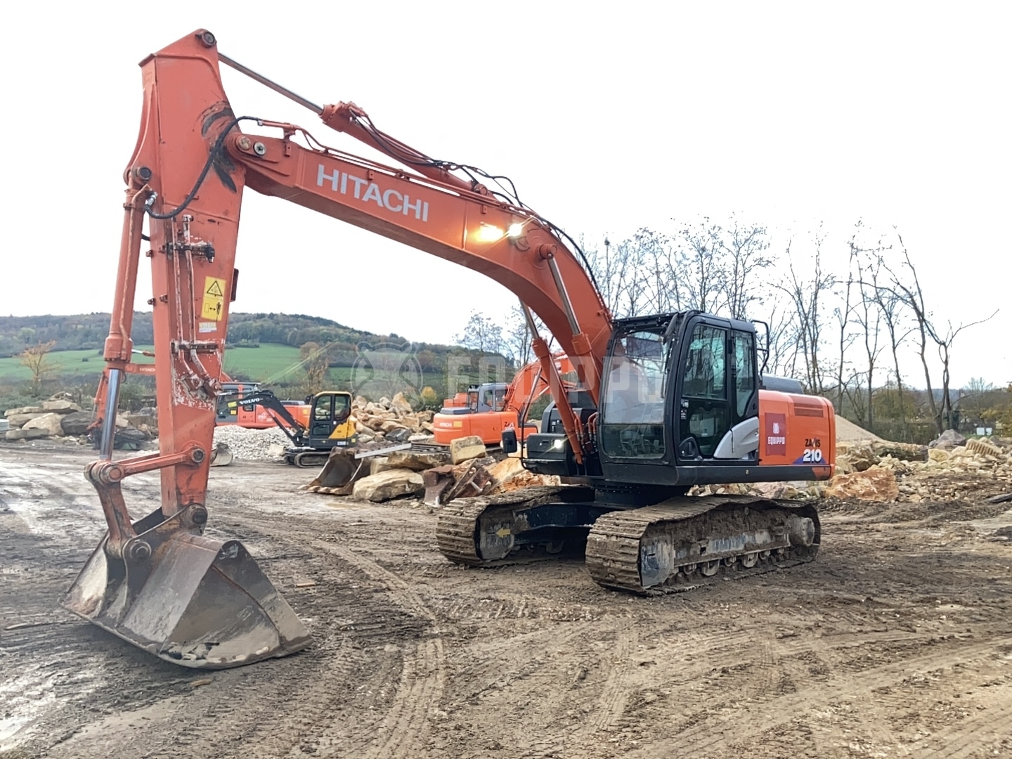 Hitachi ZX210-6  - - Pelle sur chenilles d’Occasion