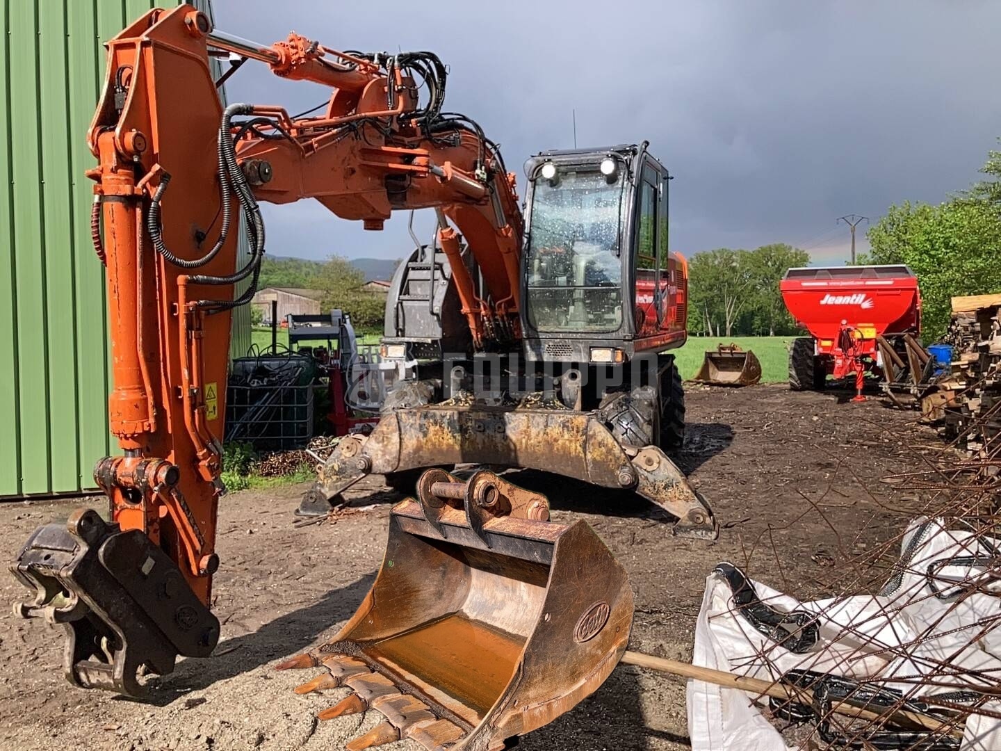 Hitachi ZX 140 W 3 with 3 buckets - - Used Wheeled Excavator