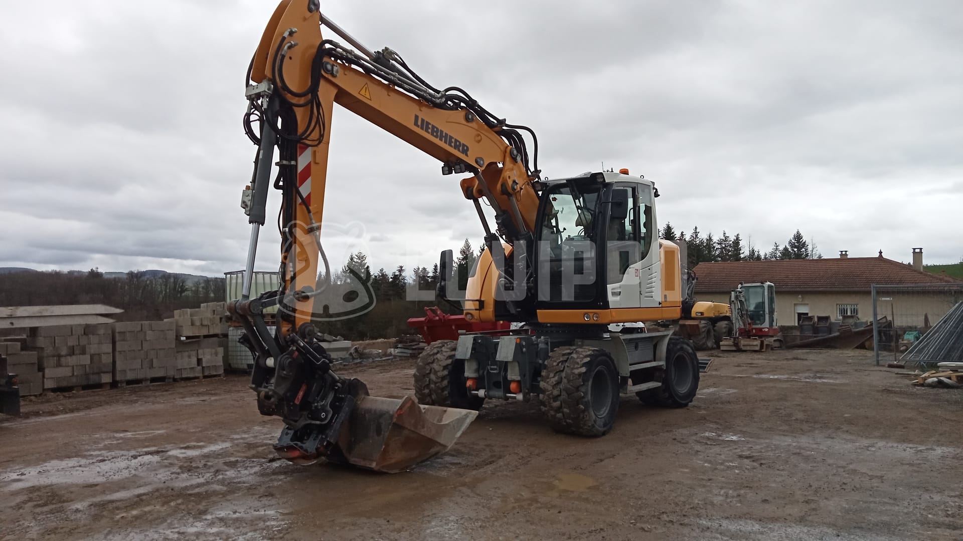 Liebherr A 913 Compact Litronic with OilQuick Rototilt, 6 buckets, palletfork and hydraulic hammer - - Used Wheeled Excavator