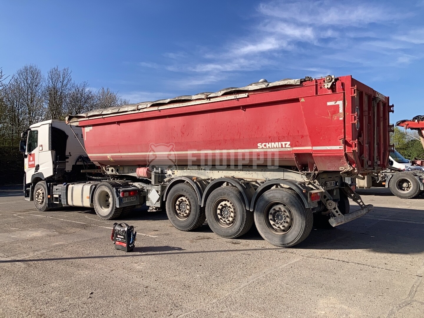 Renault T 440 with Schmitz SGF S3 tipper semi-trailer - - Used Tipper Truck