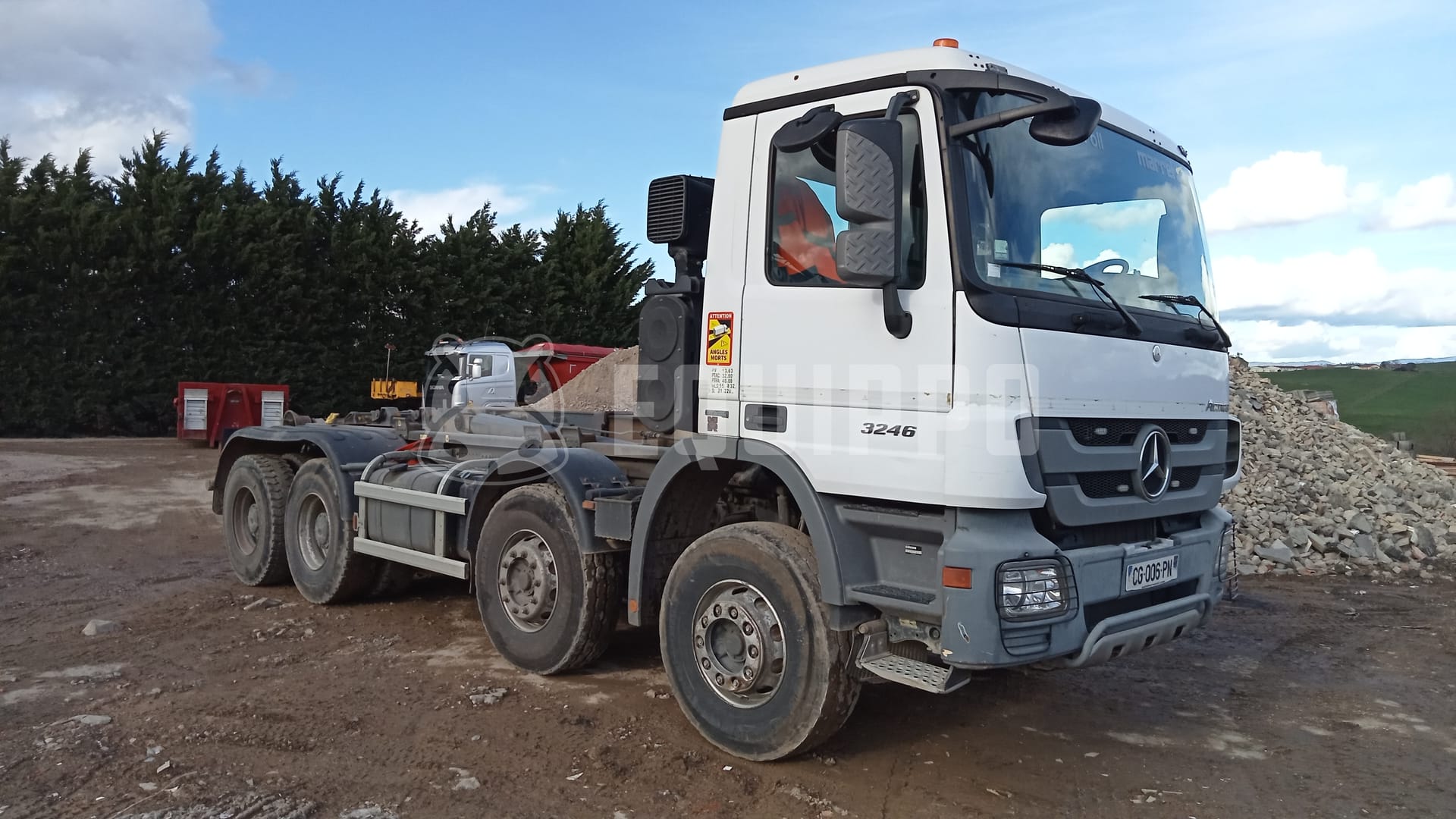 Mercedes-Benz 8x4 with Marrel telescopic hook arm (22 tons) - - Used Roll Off-Tipper Truck