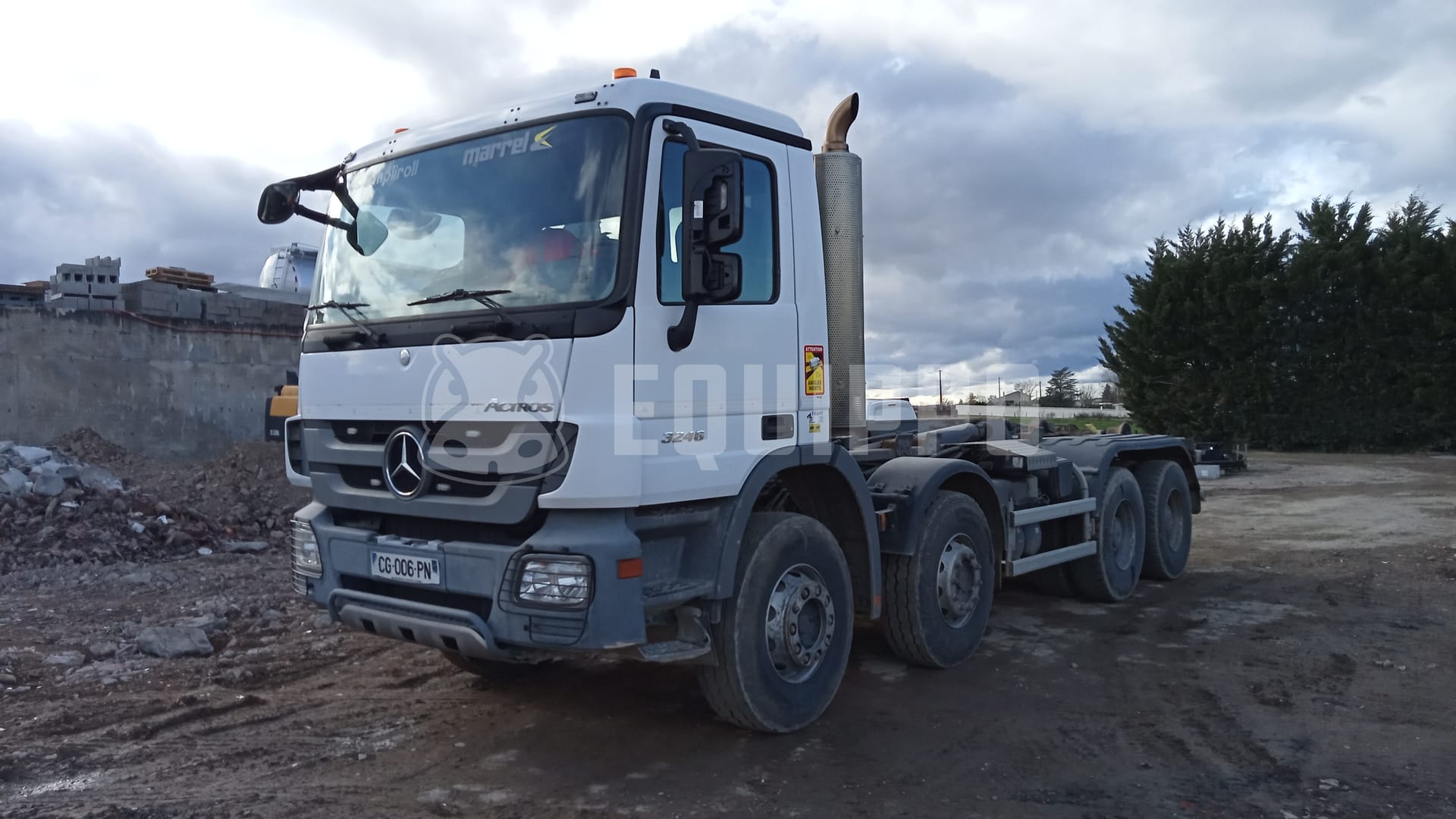 Mercedes-Benz 8x4 with Marrel telescopic hook arm (22 tons) - - Used Roll Off-Tipper Truck