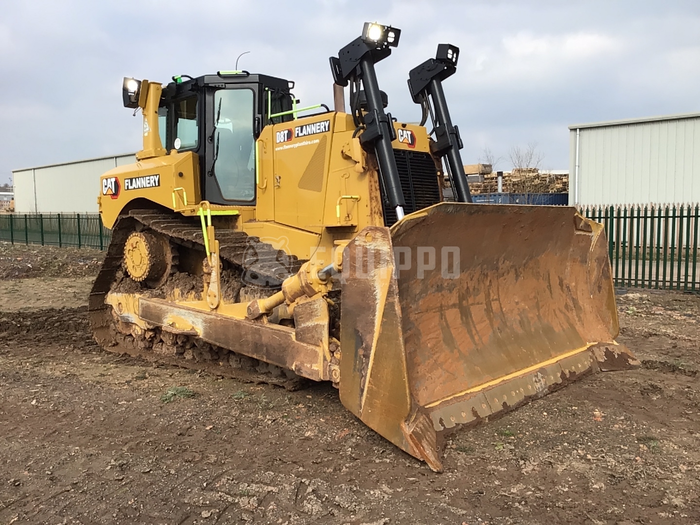 Caterpillar D8T with SU blade and single shank ripper - - Used Tracked Dozer