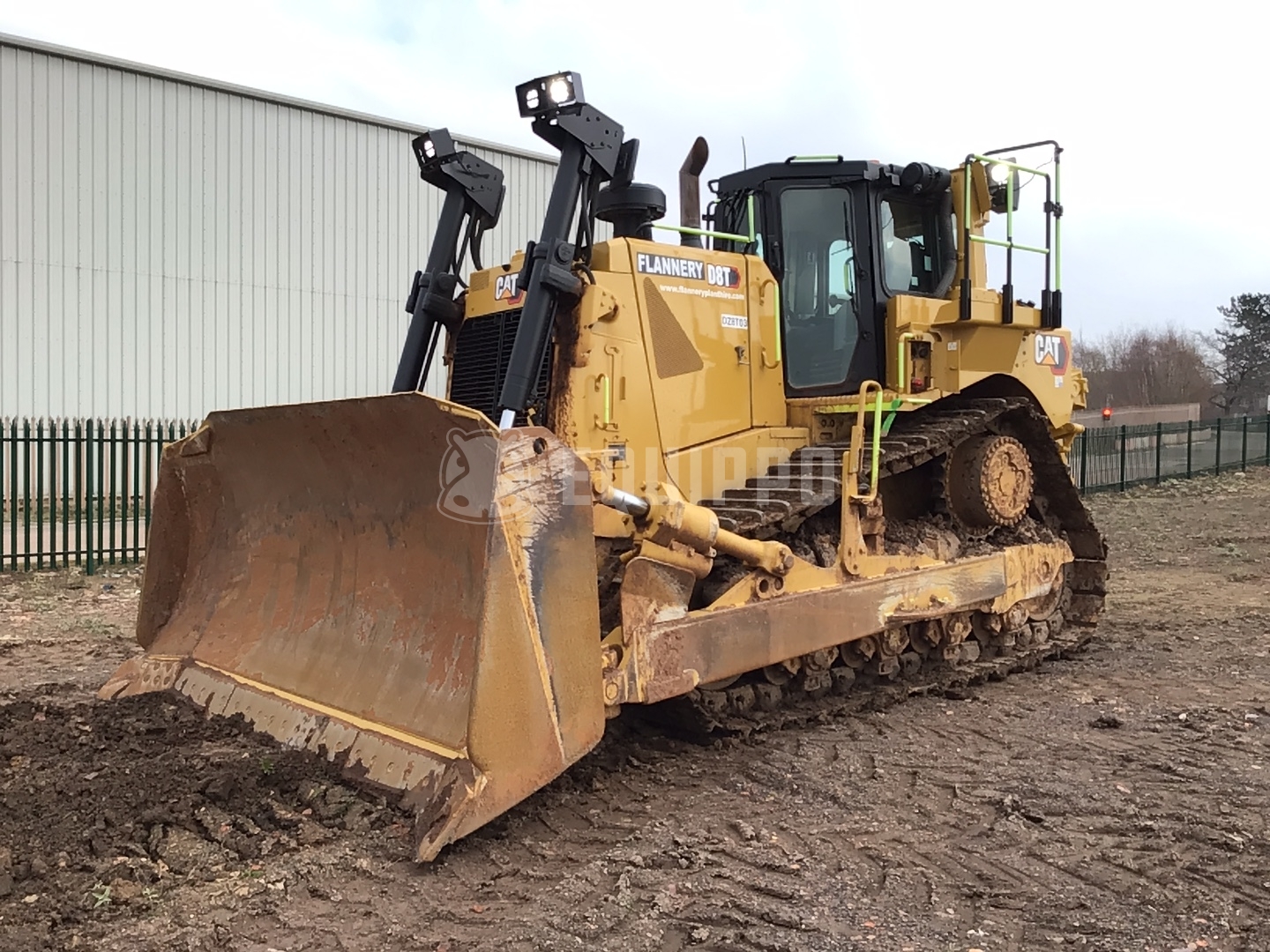 Caterpillar D8T with SU blade and single shank ripper - - Used Tracked Dozer