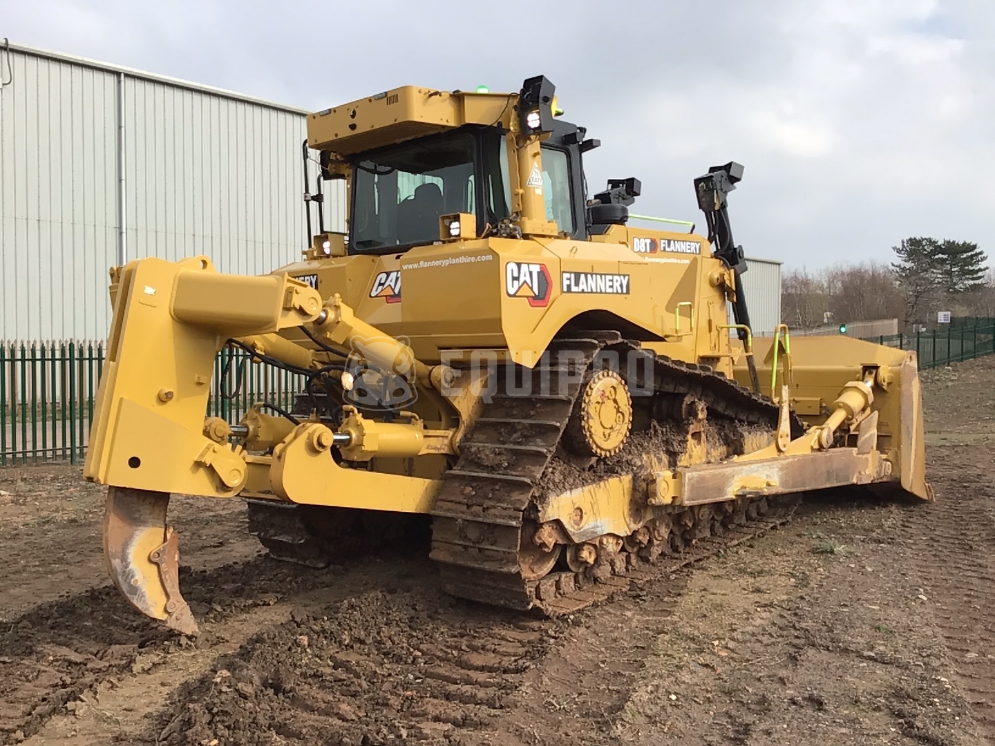 Caterpillar D8T with SU blade and single shank ripper - - Used Tracked Dozer