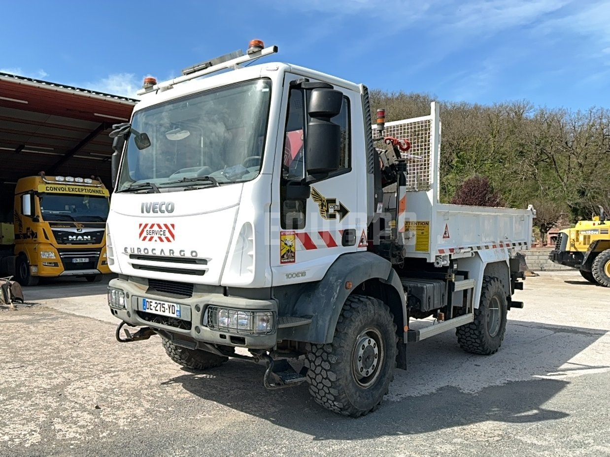 Iveco Eurocargo 100E18 4x4 benne avec grue Fassi - - Camion Grue d’Occasion