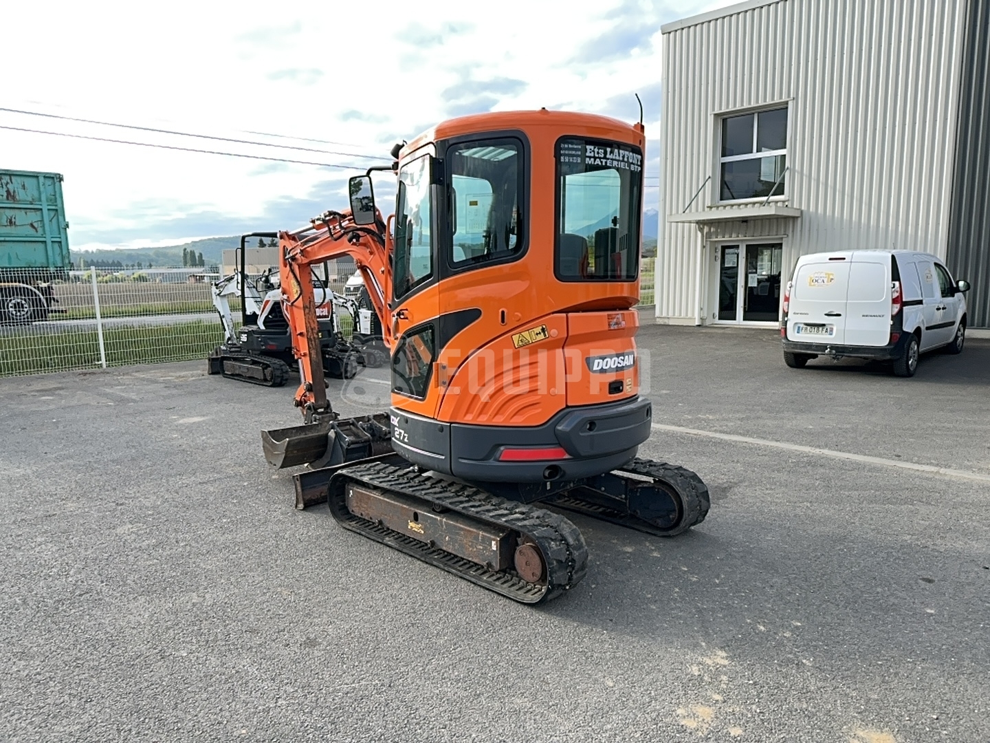 Doosan DX27Z with 3 buckets - - Used Mini Excavator < 7t
