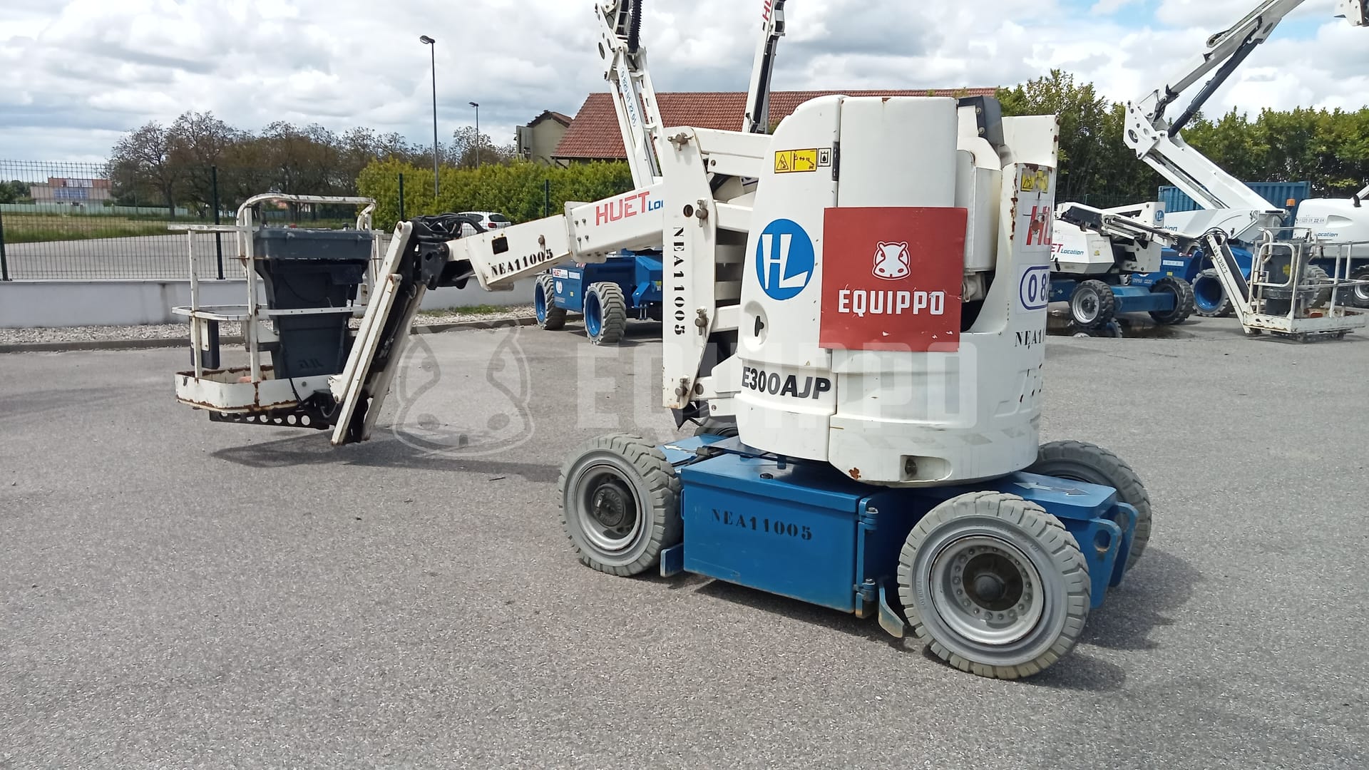 JLG E300AJP (10,97 mètres) - - Nacelle articulée d’Occasion