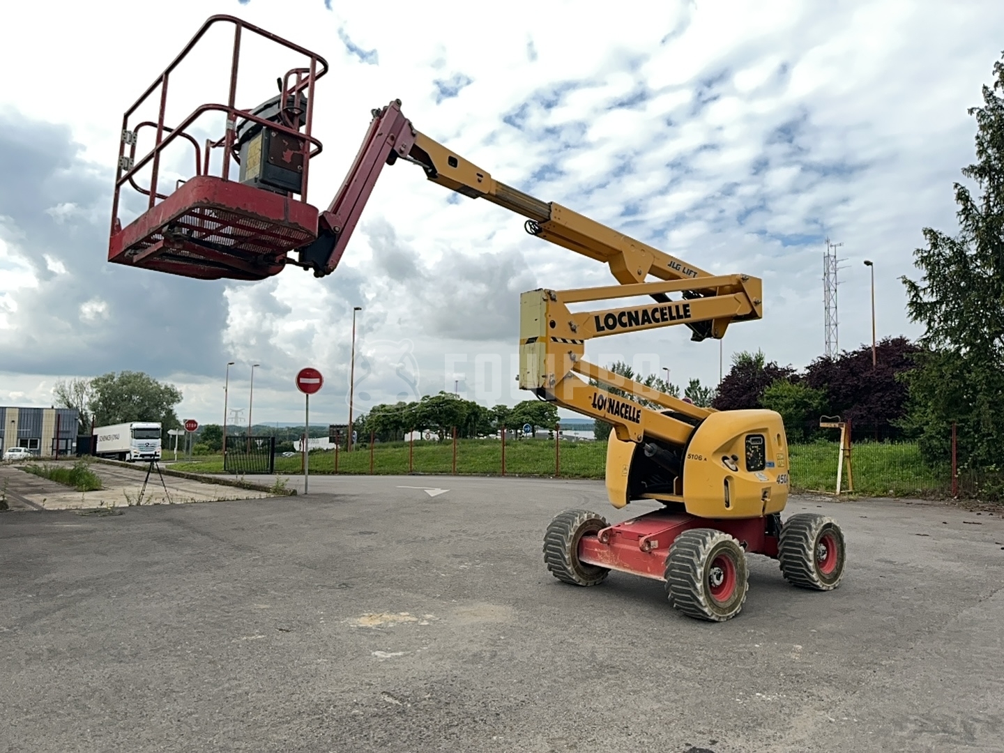 JLG 450AJ (15,77 meters) - - Used Articulated Boom Lift