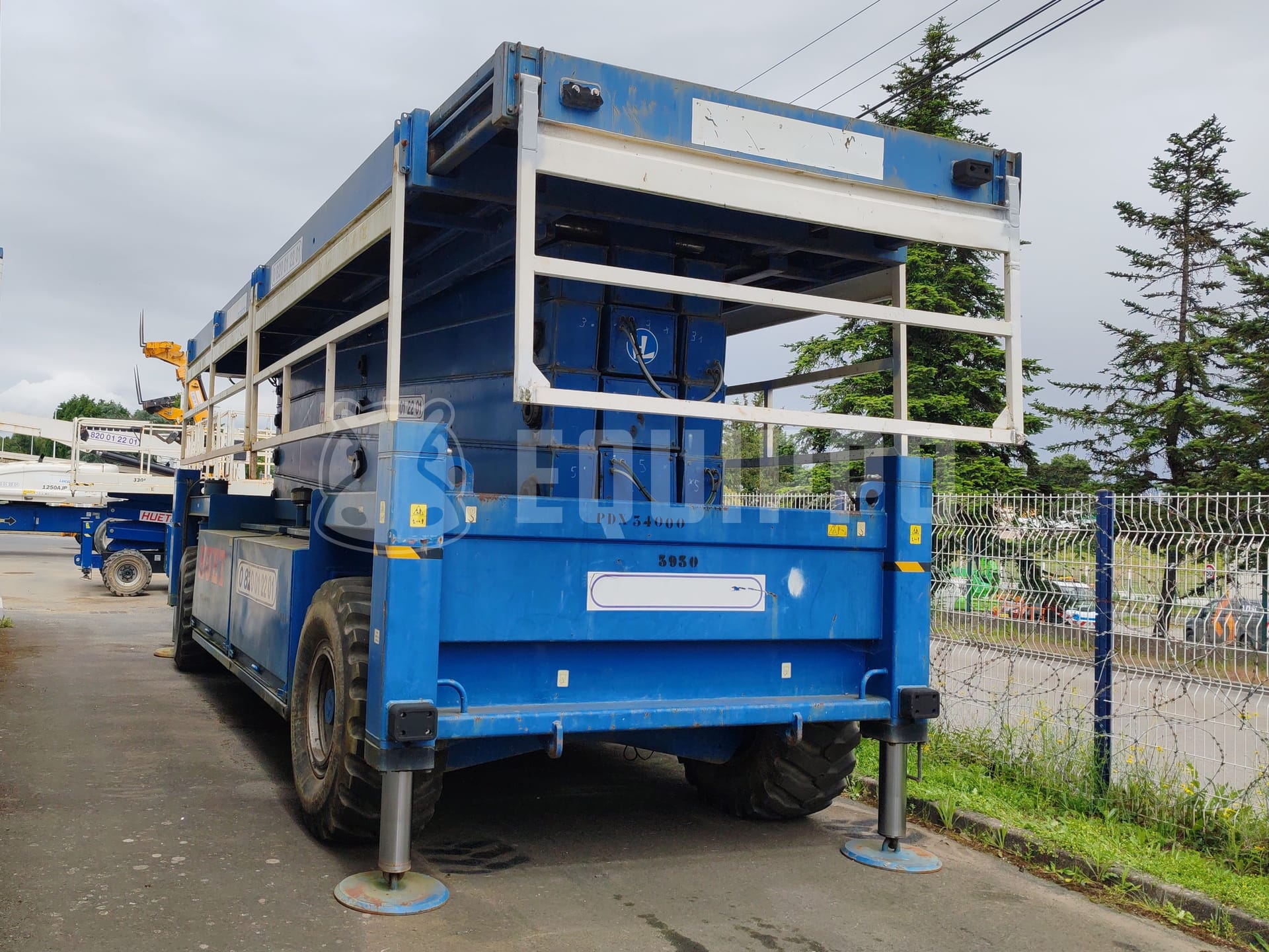 Liftlux SL 320-30 (34 meter) - - Gebruikte Schaarhoogwerker