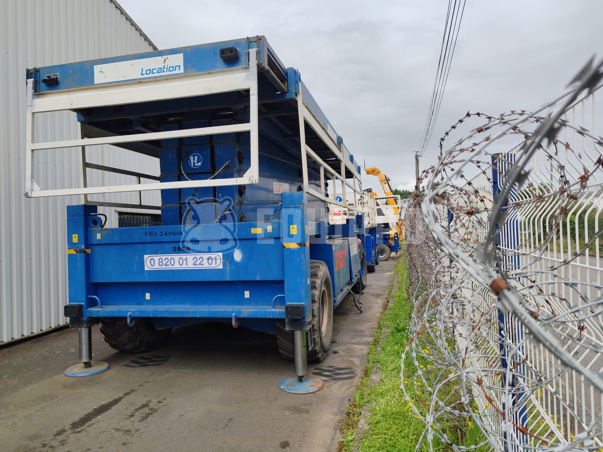 Liftlux SL 320-30 (34 meter) - - Gebruikte Schaarhoogwerker