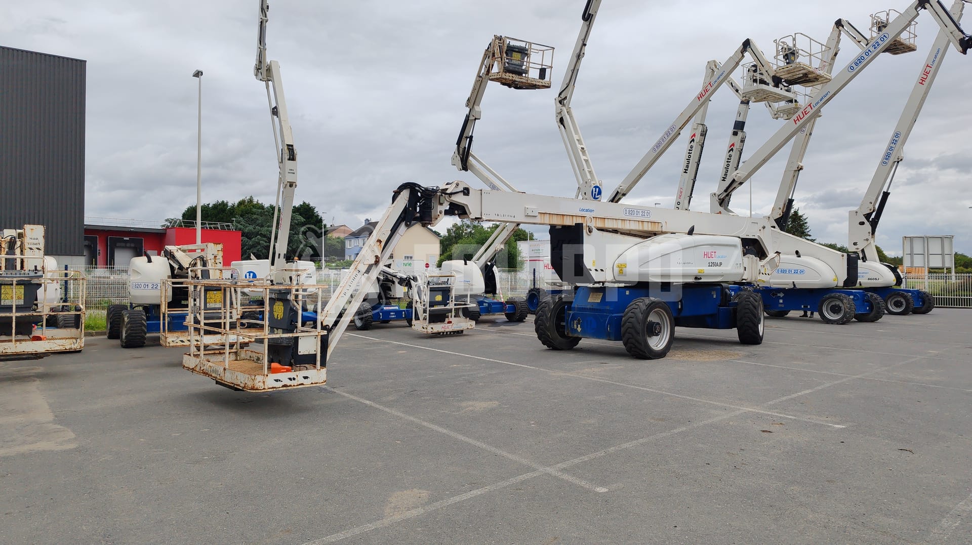 JLG 1250AJP (40,3 meters) - - Used Articulated Boom Lift