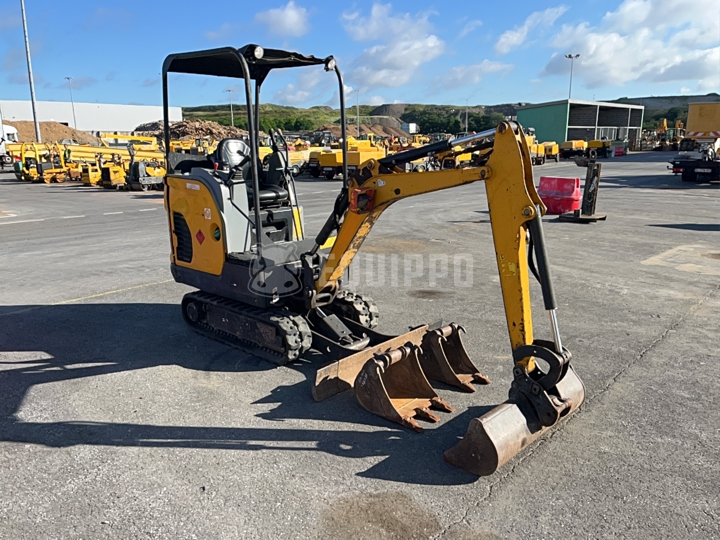 Bobcat E17 with 3 buckets - - Used Mini Excavator < 7t