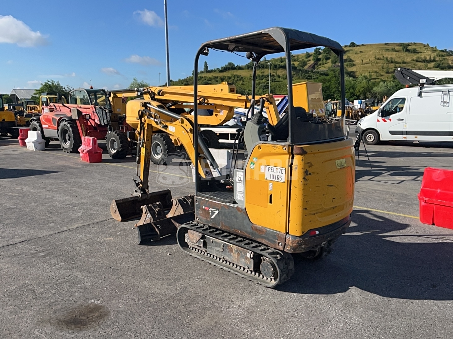 Bobcat E17 with 3 buckets - - Used Mini Excavator < 7t