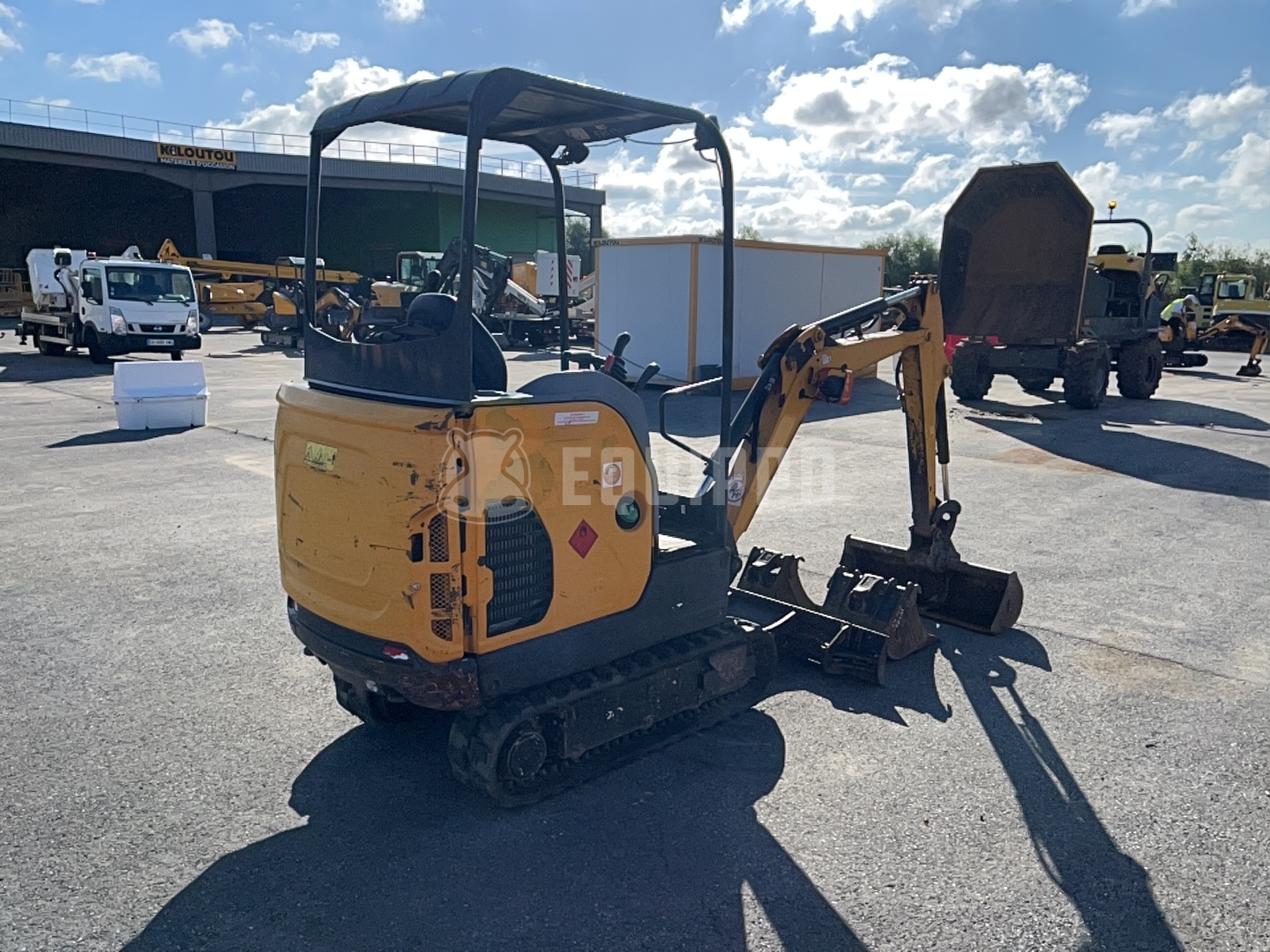 Bobcat E17 with 3 buckets - - Used Mini Excavator < 7t