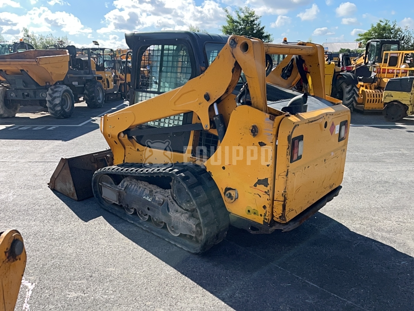 Bobcat T590 (damaged liftarms) - - Used Tracked Skid Steer