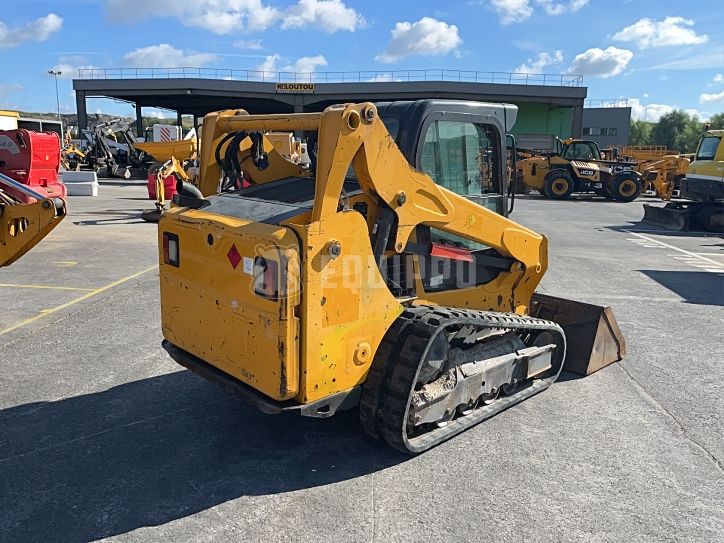Bobcat T590 (damaged liftarms) - - Used Tracked Skid Steer