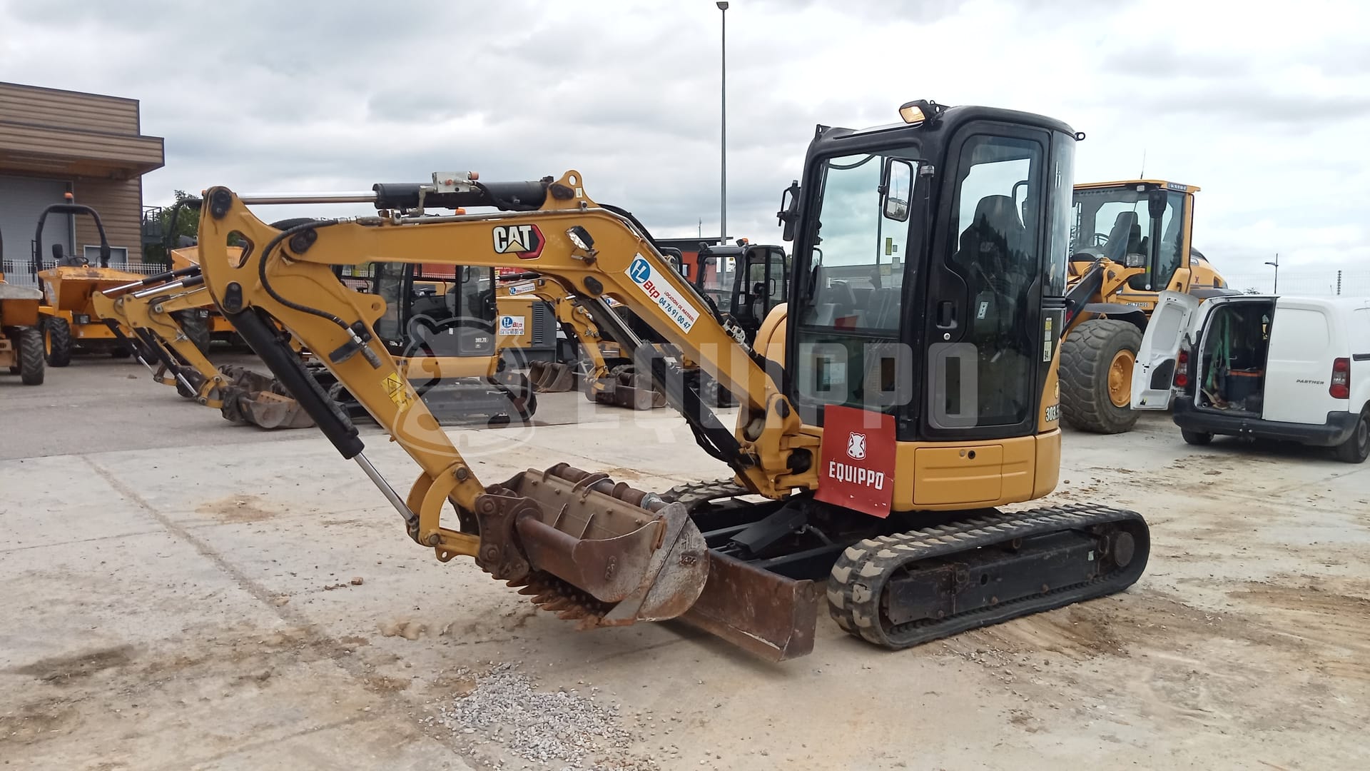 Caterpillar 303.5E2 CR with 3 buckets - - Used Mini Excavator < 7t