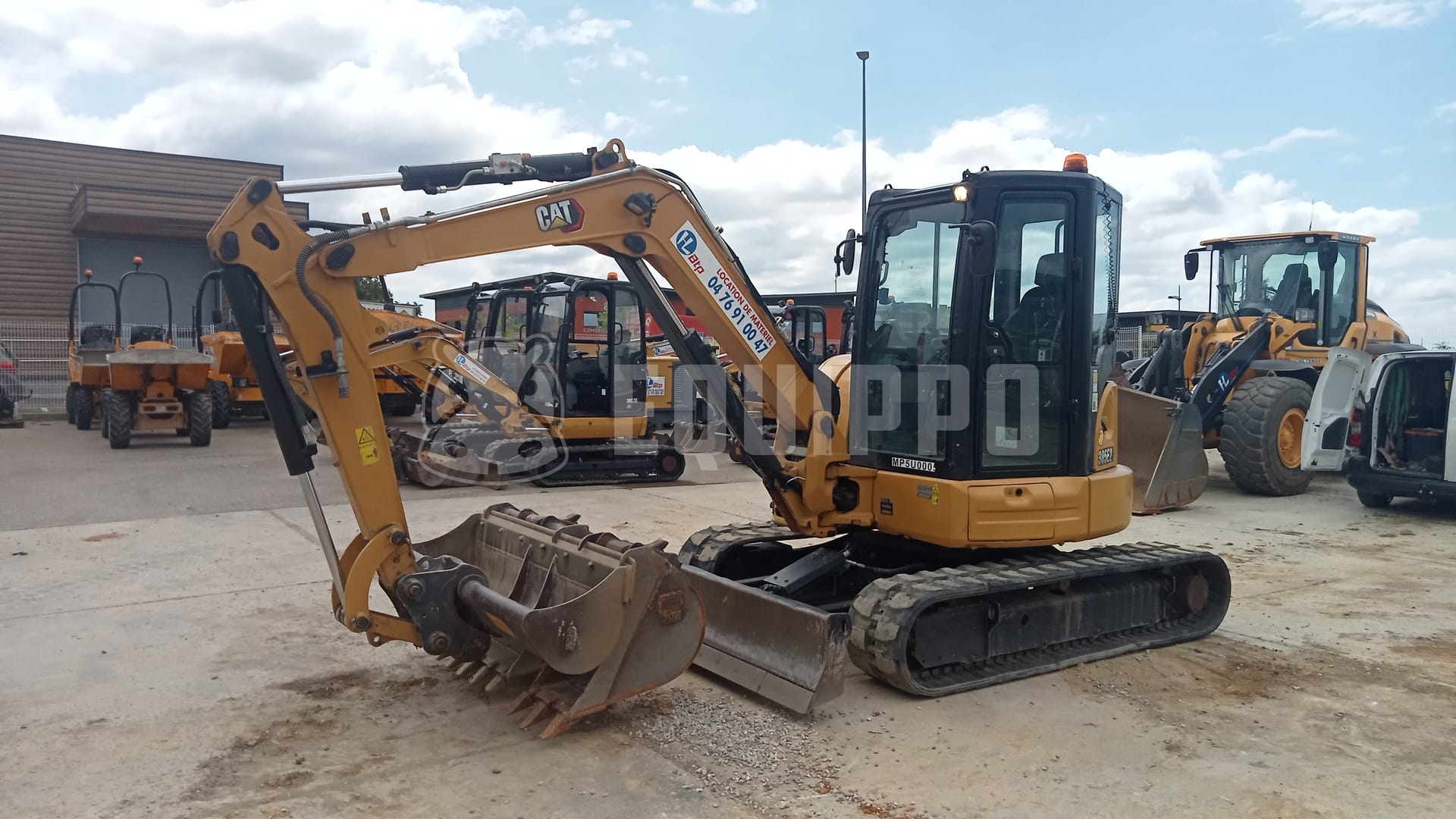 Caterpillar 305E2 CR with 3 buckets - - Used Mini Excavator < 7t