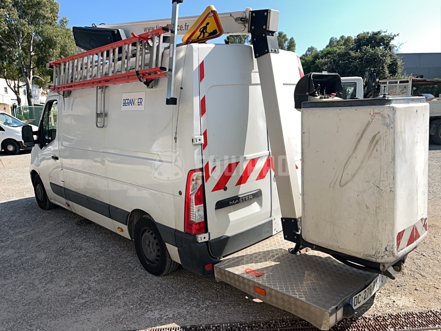 Renault Master with 12 m Versalift platform - - Used Truck-Mounted Boom Lift