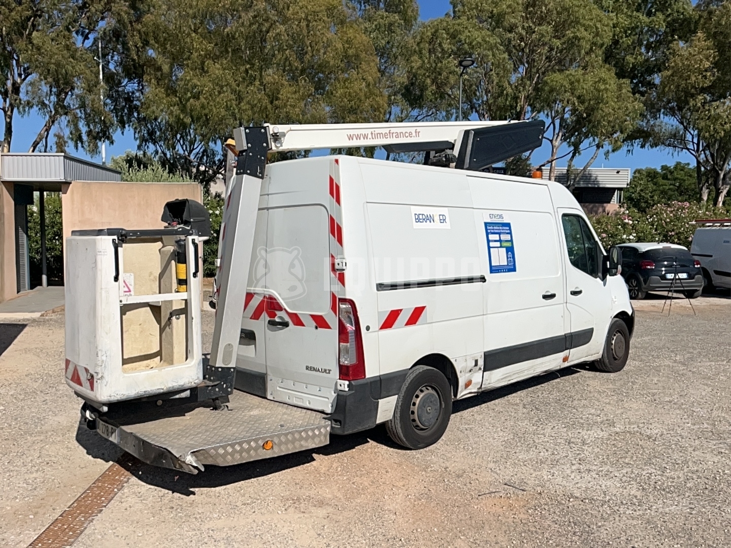 Renault Master with 12 m Versalift platform - - Used Truck-Mounted Boom Lift