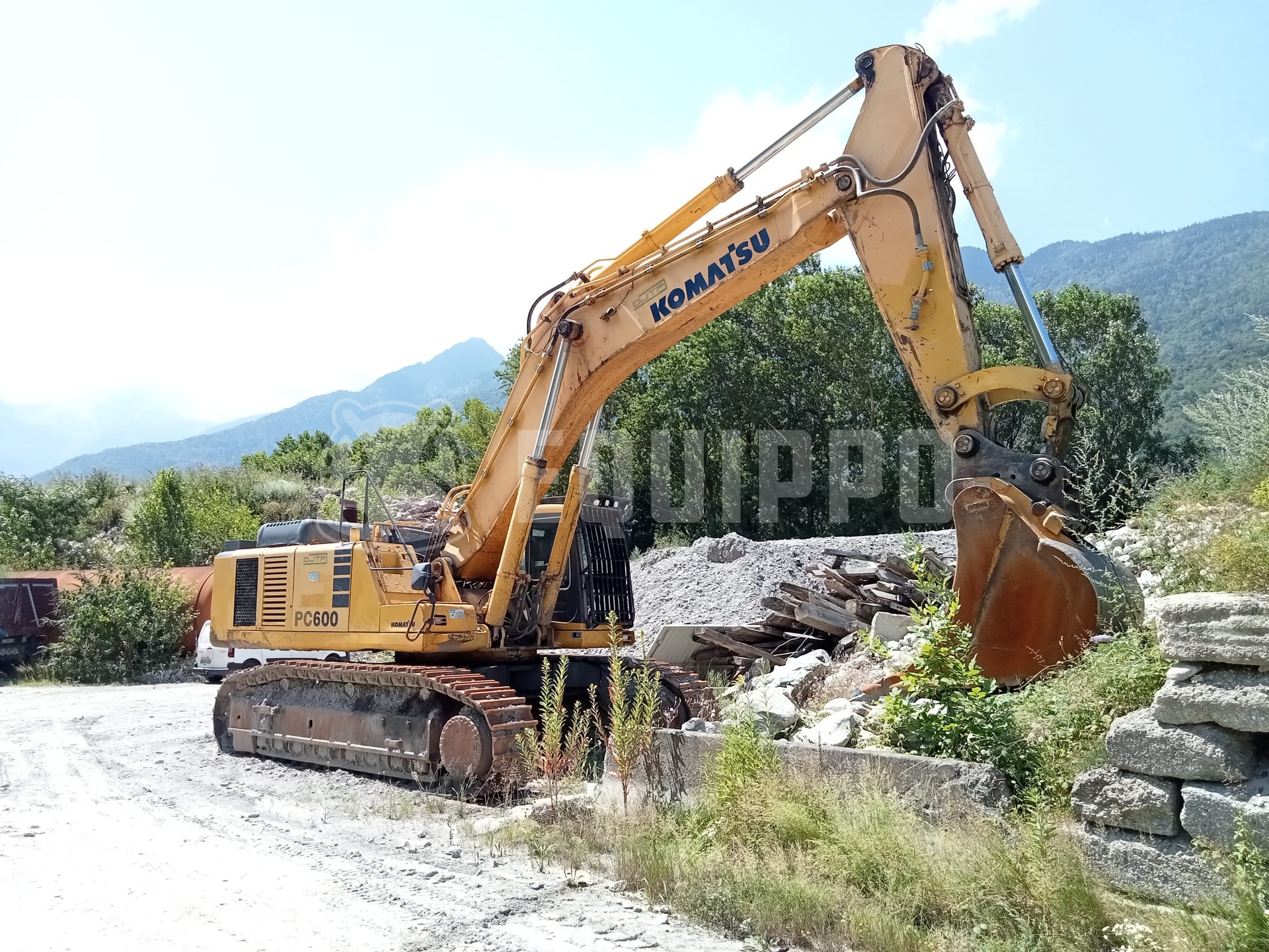 Komatsu PC600-6K  - - Used Tracked Excavator
