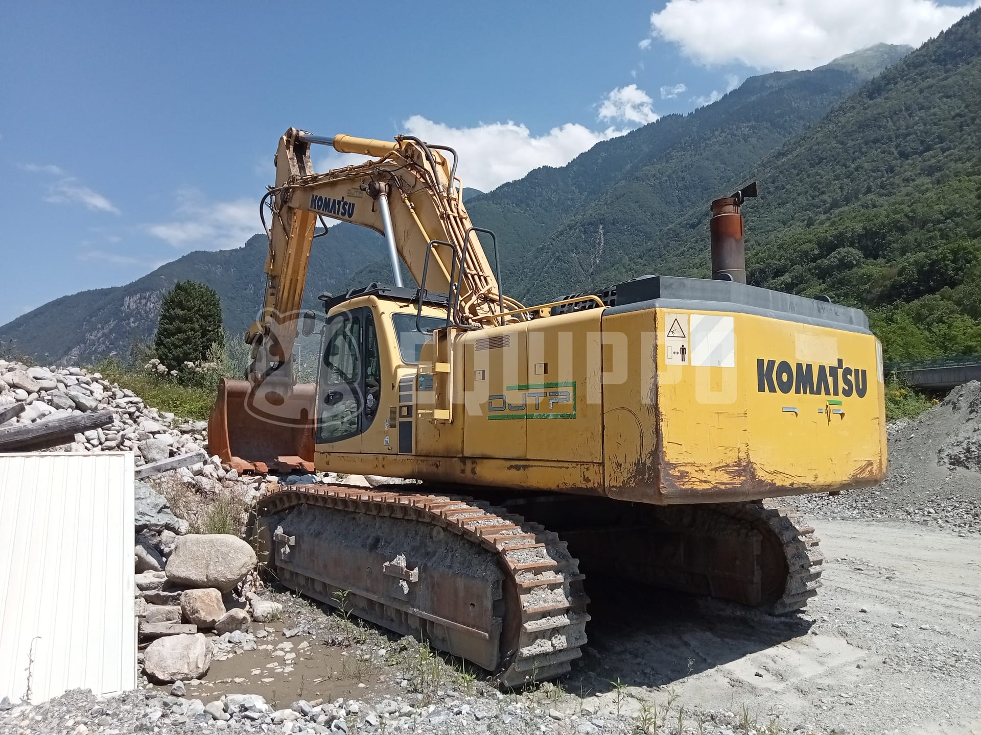 Komatsu PC600-6K  - - Used Tracked Excavator