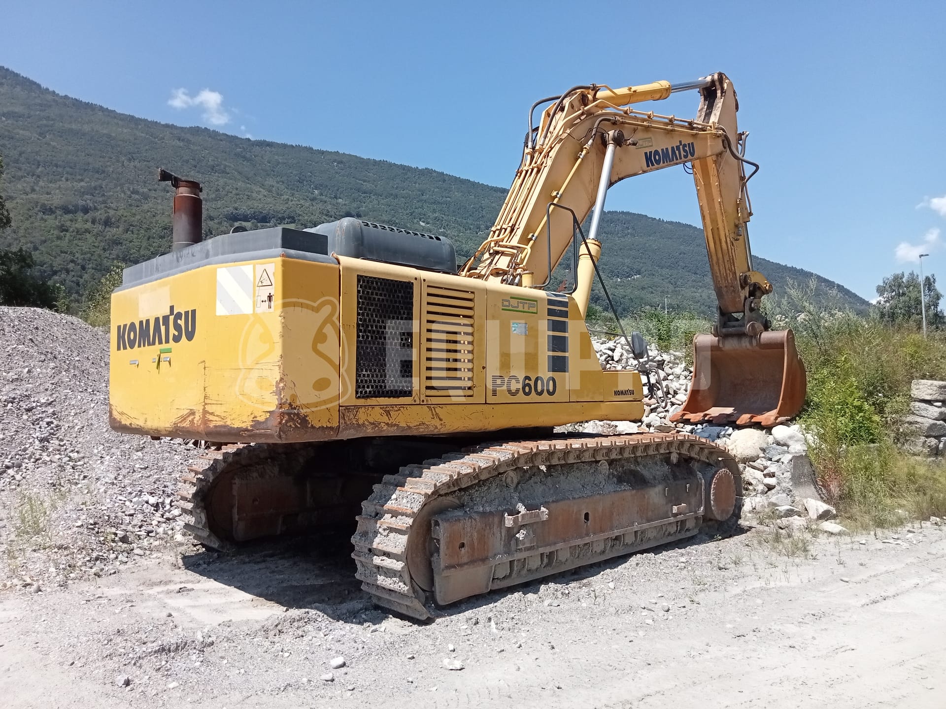 Komatsu PC600-6K  - - Used Tracked Excavator