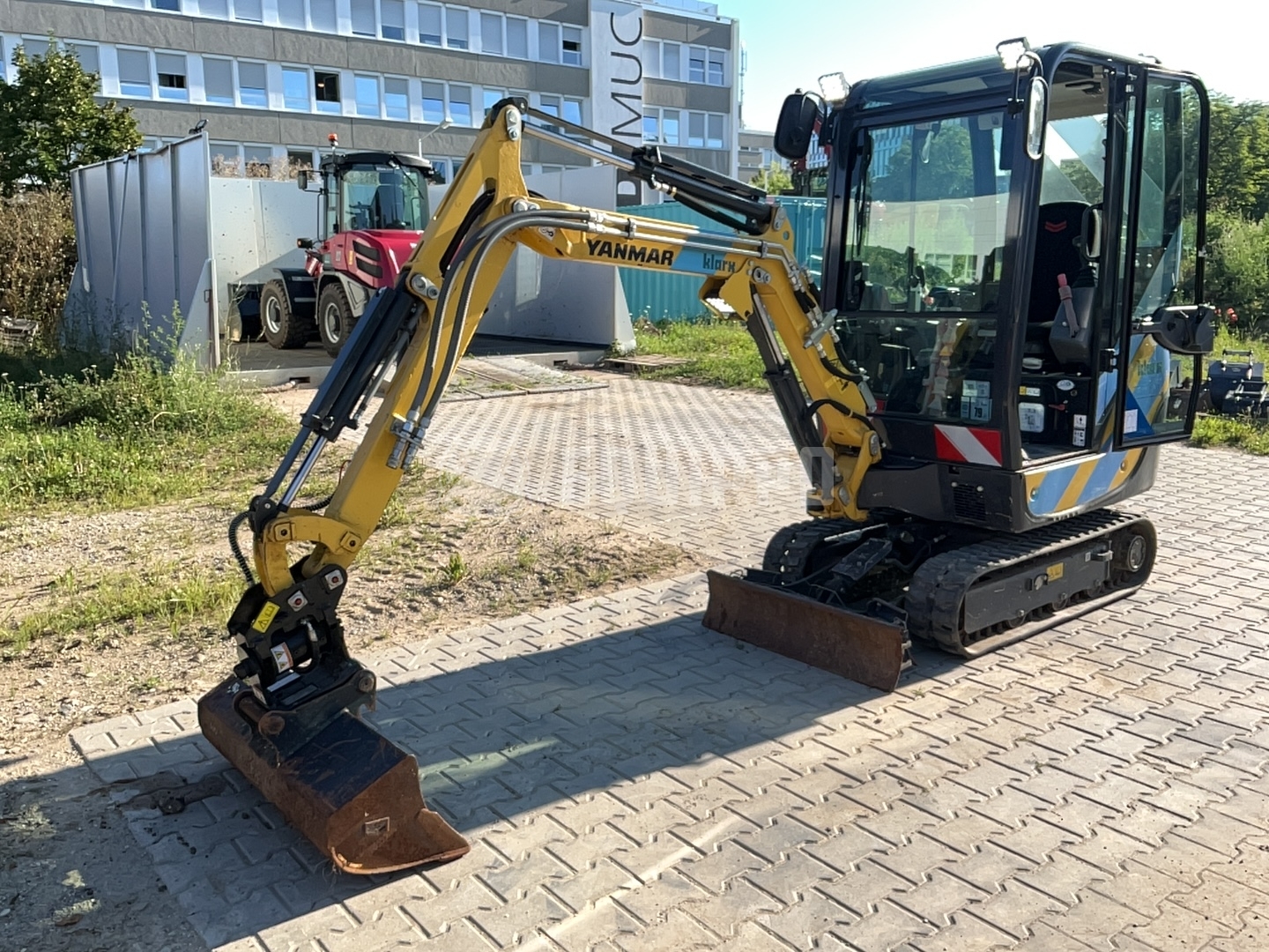 Yanmar SV18 with powertilt quickcoupler and bucket - - Used Mini Excavator < 7t