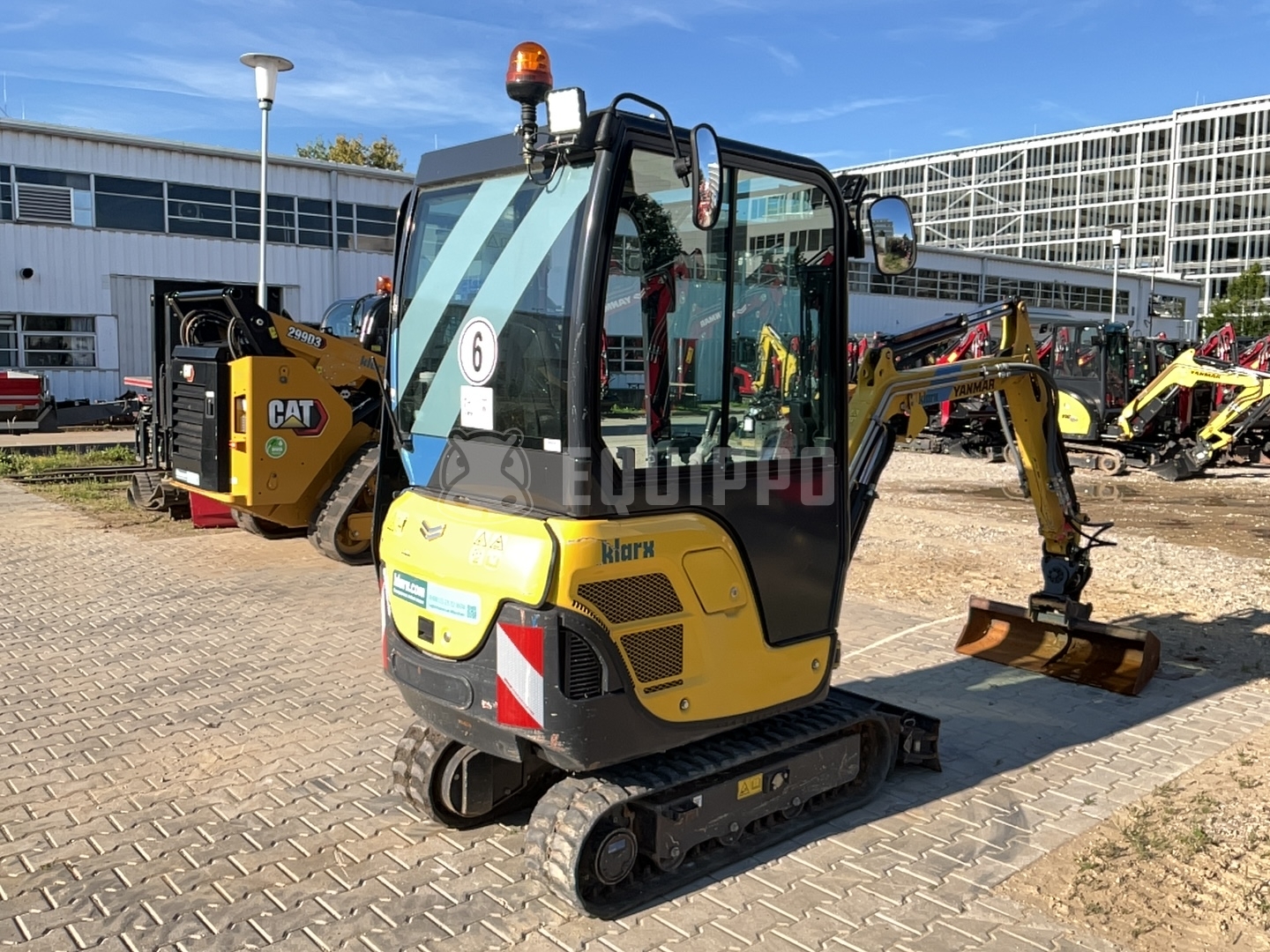Yanmar SV18 with powertilt quickcoupler and bucket - - Used Mini Excavator < 7t