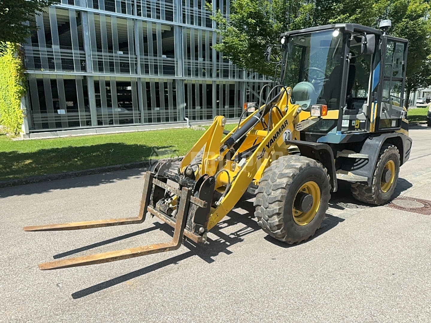Yanmar V80 met 4-in-1 graafbak en palletvork - - Gebruikte Wiellader