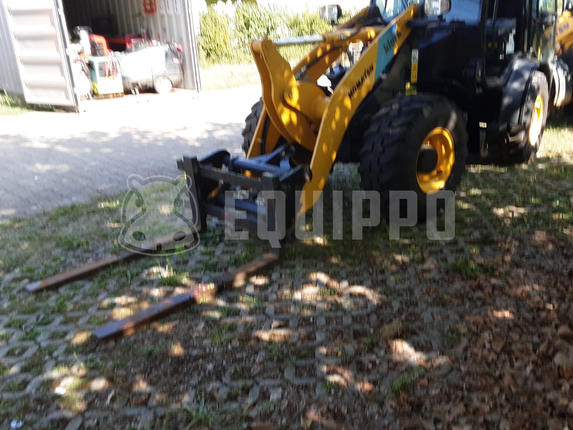 Komatsu WA70M-8E0 met graafbak en palletvork - - Gebruikte Wiellader