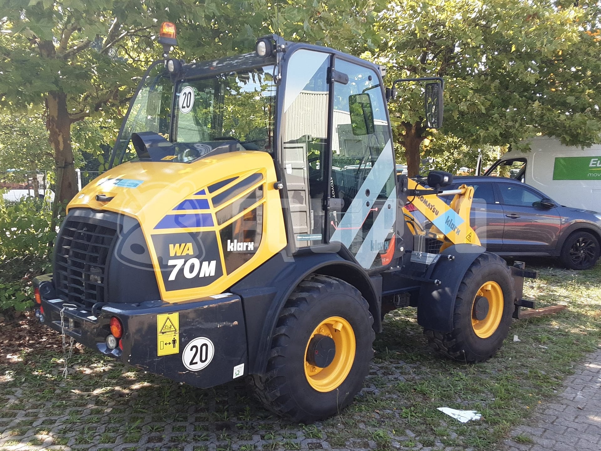 Komatsu WA70M-8E0 met graafbak en palletvork - - Gebruikte Wiellader