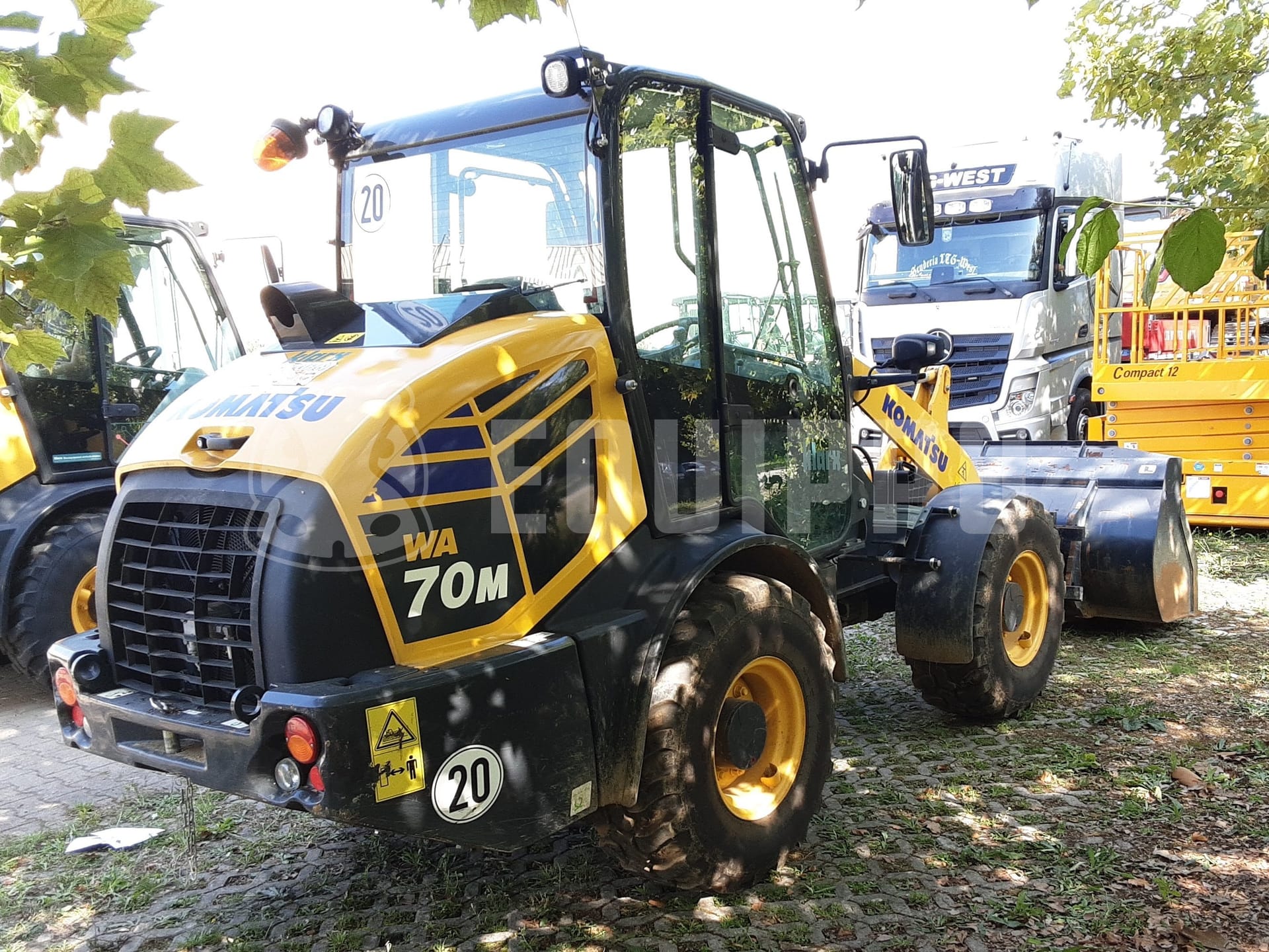 Komatsu WA70M-8E0 with bucket and palletfork - - Used Wheel Loader