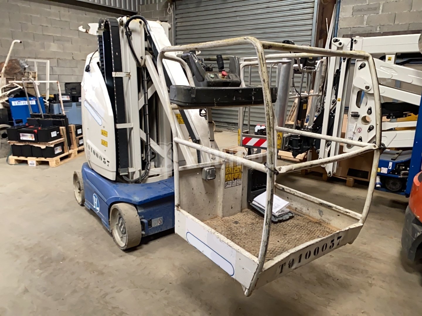 JLG Toucan 10e (10,10 meters) - - Used Vertical Mast Lift