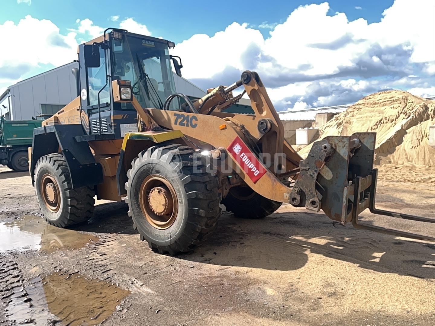 Case 721 C with bucket and palletfork - - Used Wheel Loader