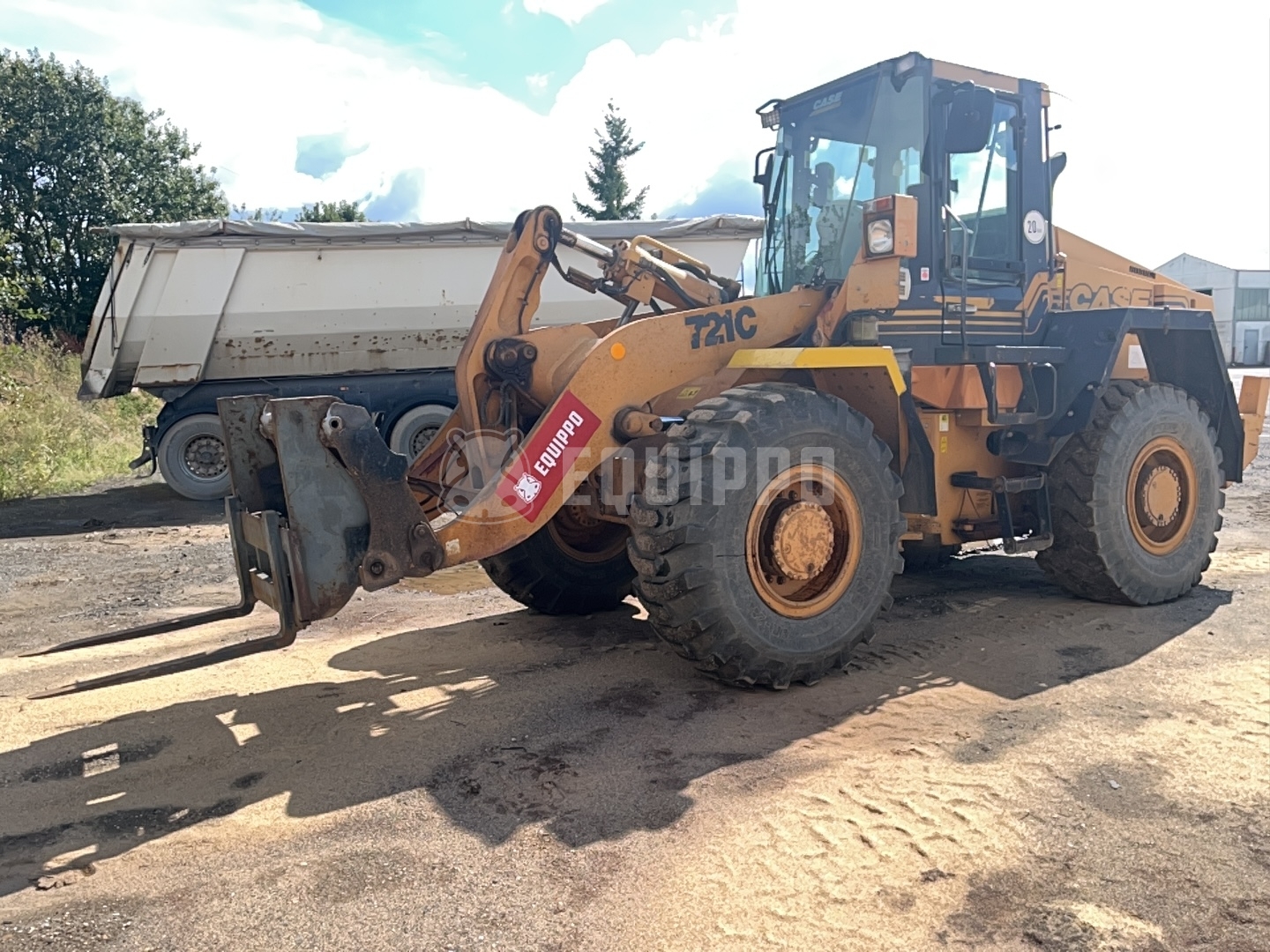 Case 721 C with bucket and palletfork - - Used Wheel Loader
