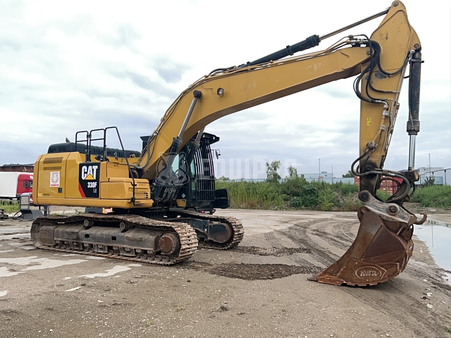 Caterpillar 330FLN with Oilquick OQ-80 quickcoupler and bucket - - Used Tracked Excavator