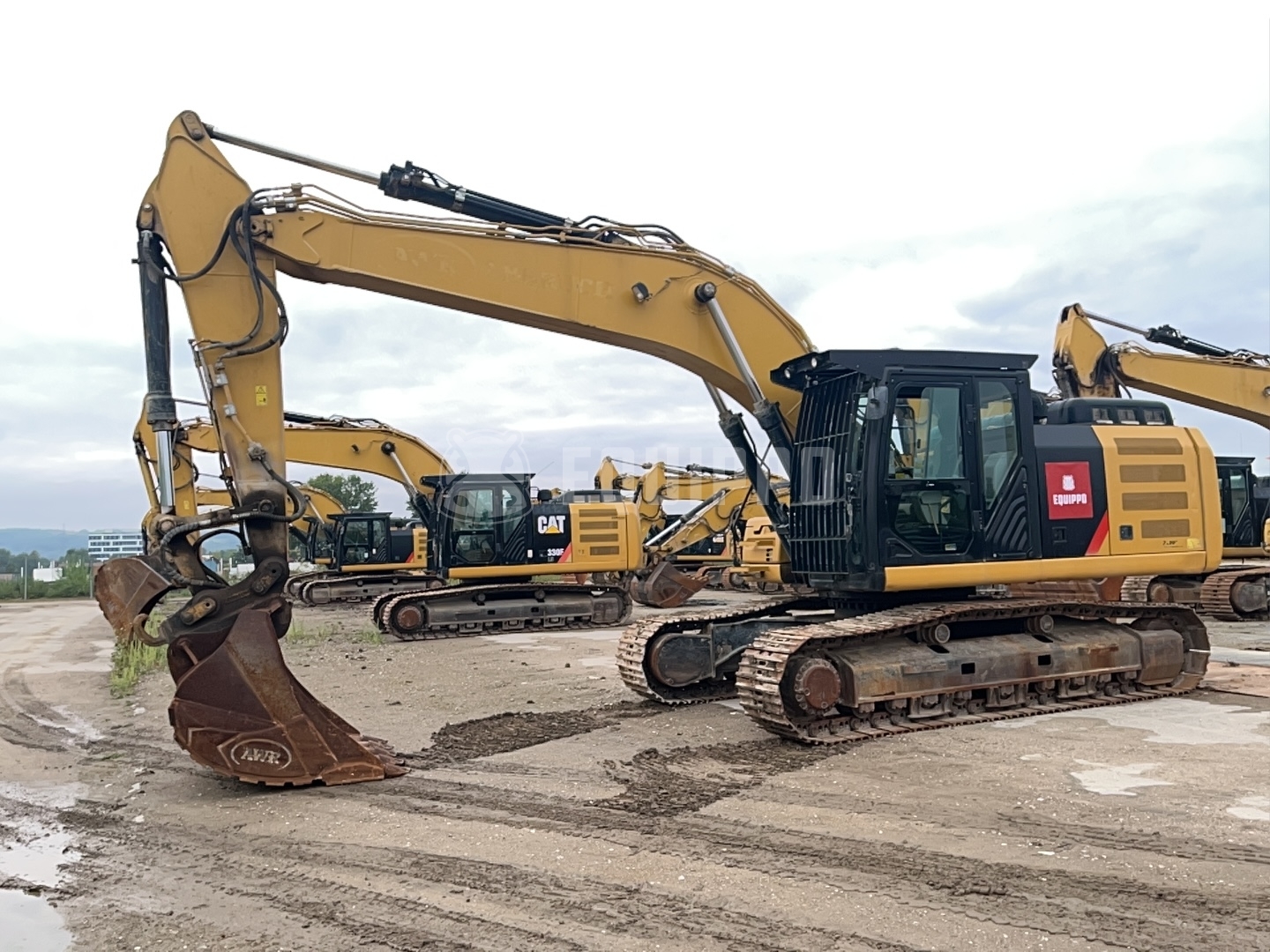 Caterpillar 330FLN with Oilquick OQ-80 quickcoupler and bucket - - Used Tracked Excavator