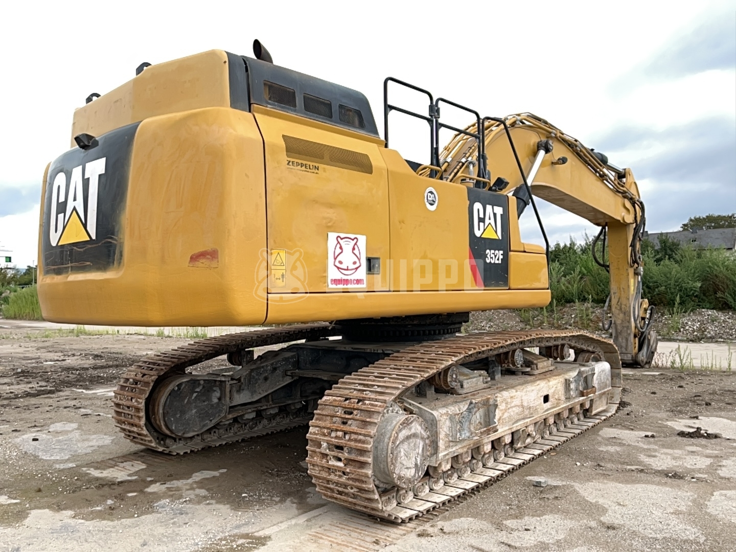 Caterpillar 352F with OQ-90 quickcoupler including one bucket AWR - - Used Tracked Excavator