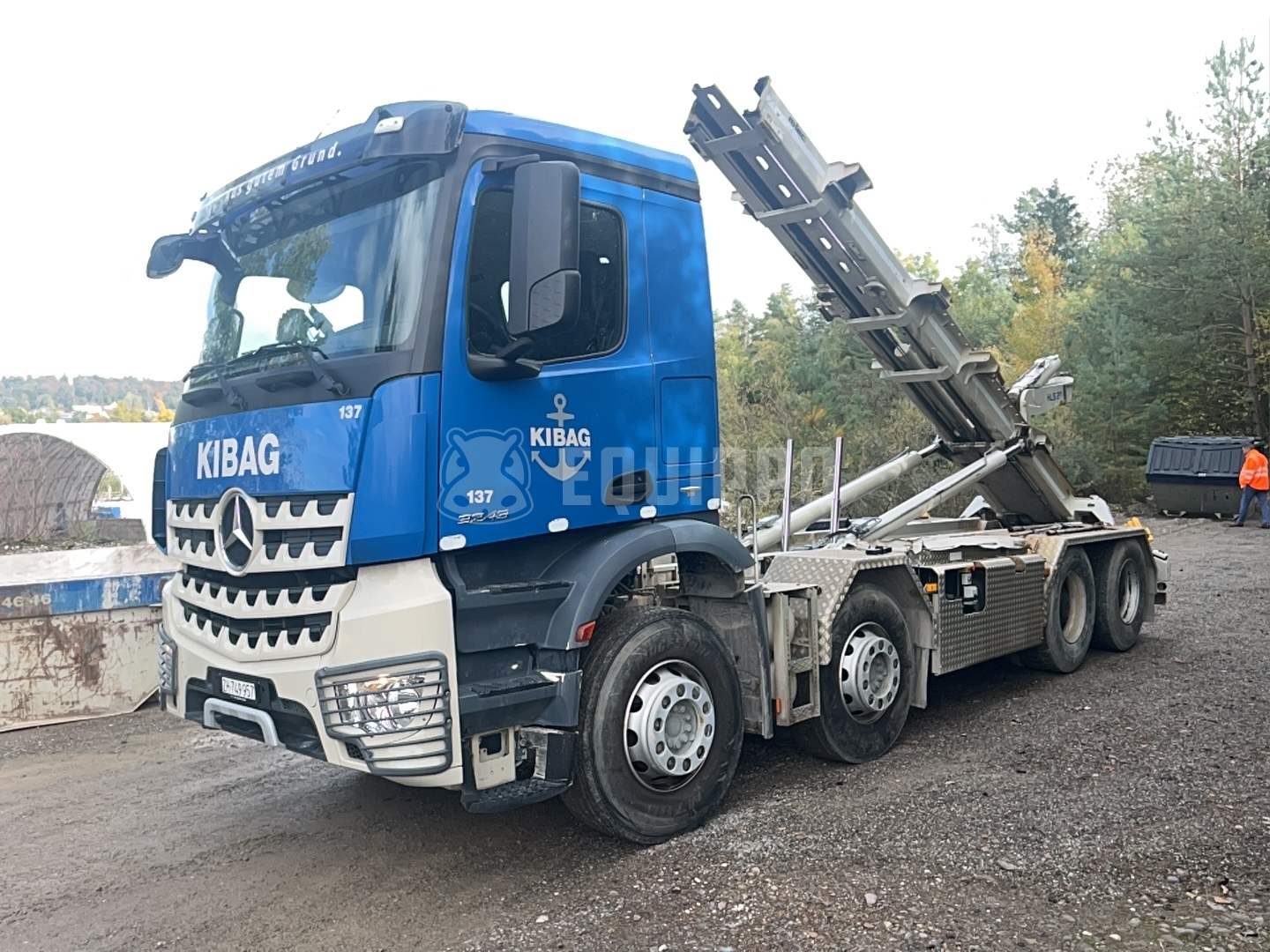 Mercedes-Benz Actros 3243 with 20ft container system - - Used Roll Off-Tipper Truck