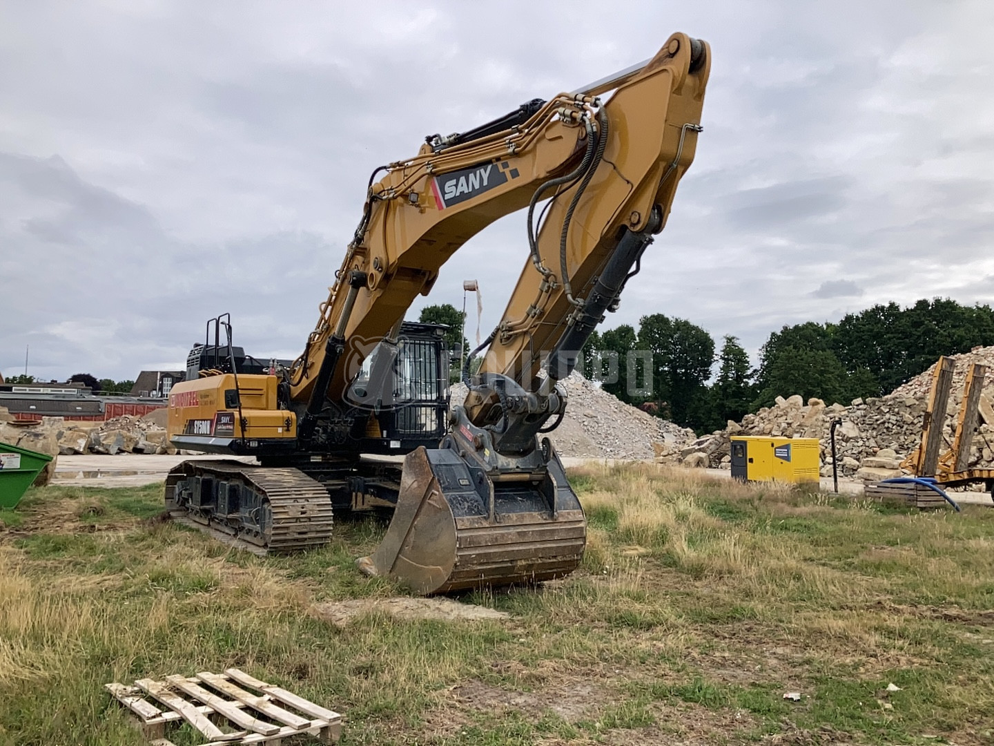 Sany SY500H 28m long front demolition rig / earthmoving boom / Oilquick - - Used Demolition Excavator