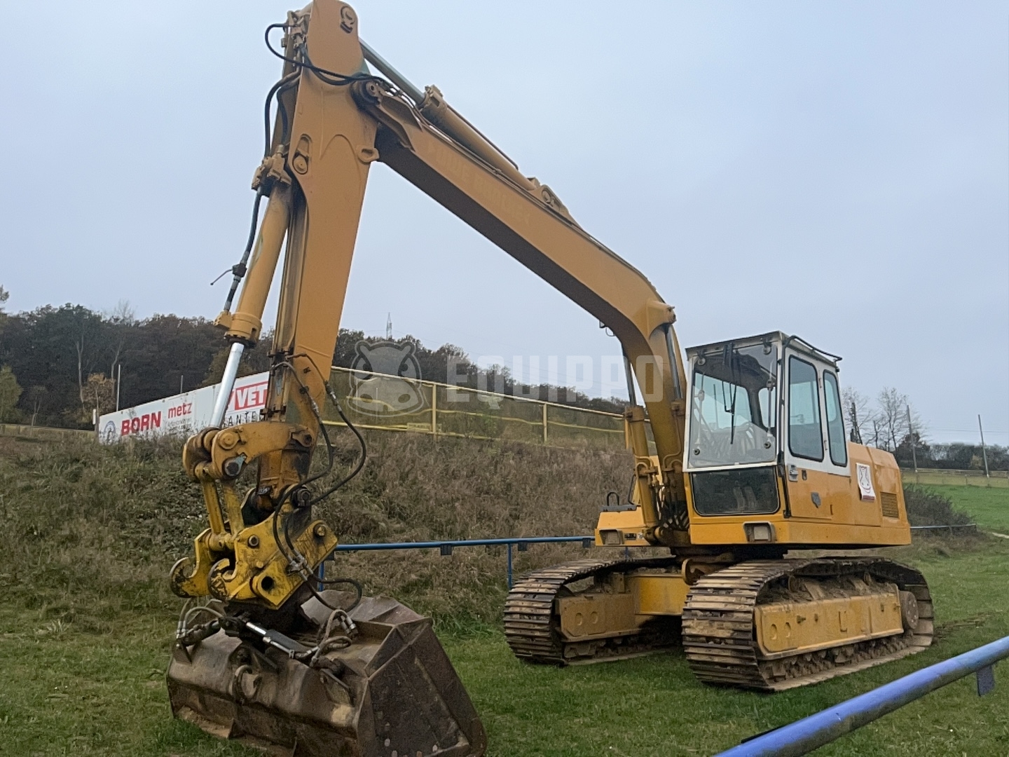 Liebherr R 912 HD (Defective final track drive, new undercarriage) - - Used Tracked Excavator