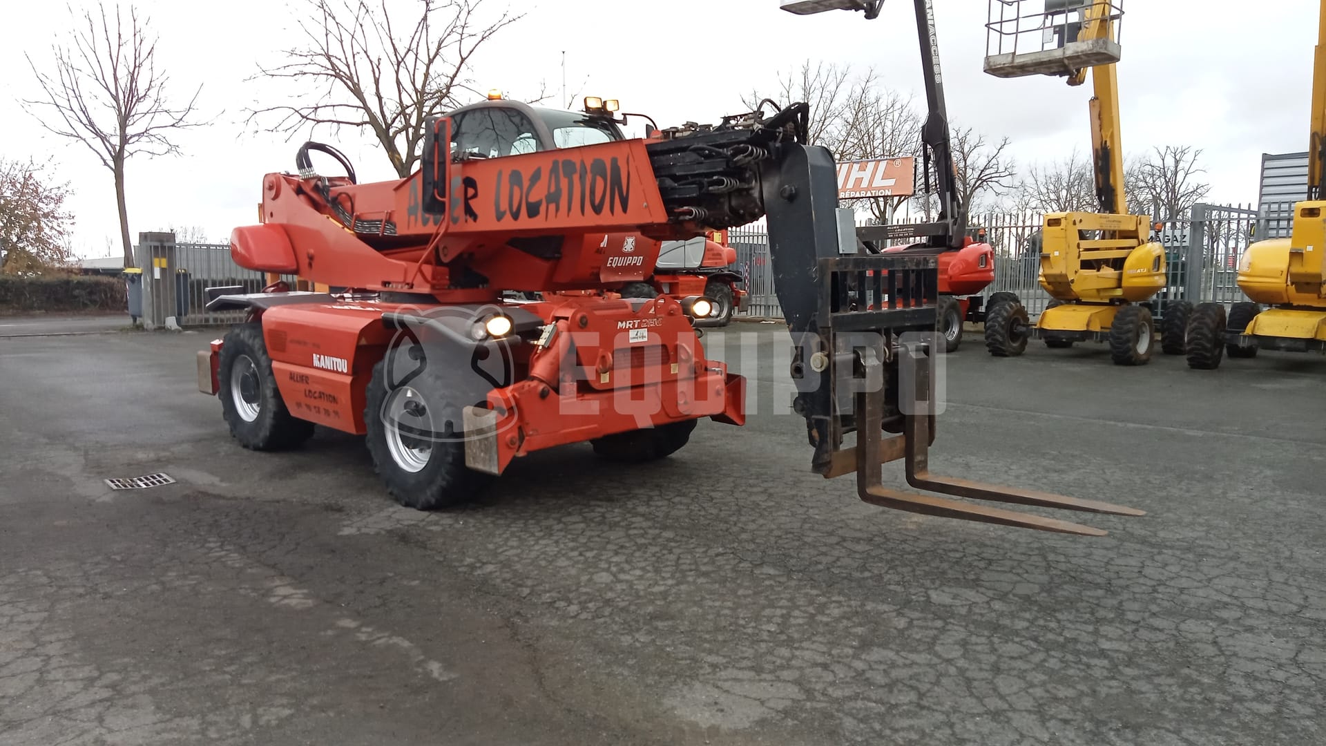 Manitou Mrt 2150 con cesta, cabestrante y horquillas - - Manipuladora Telescópica Usada