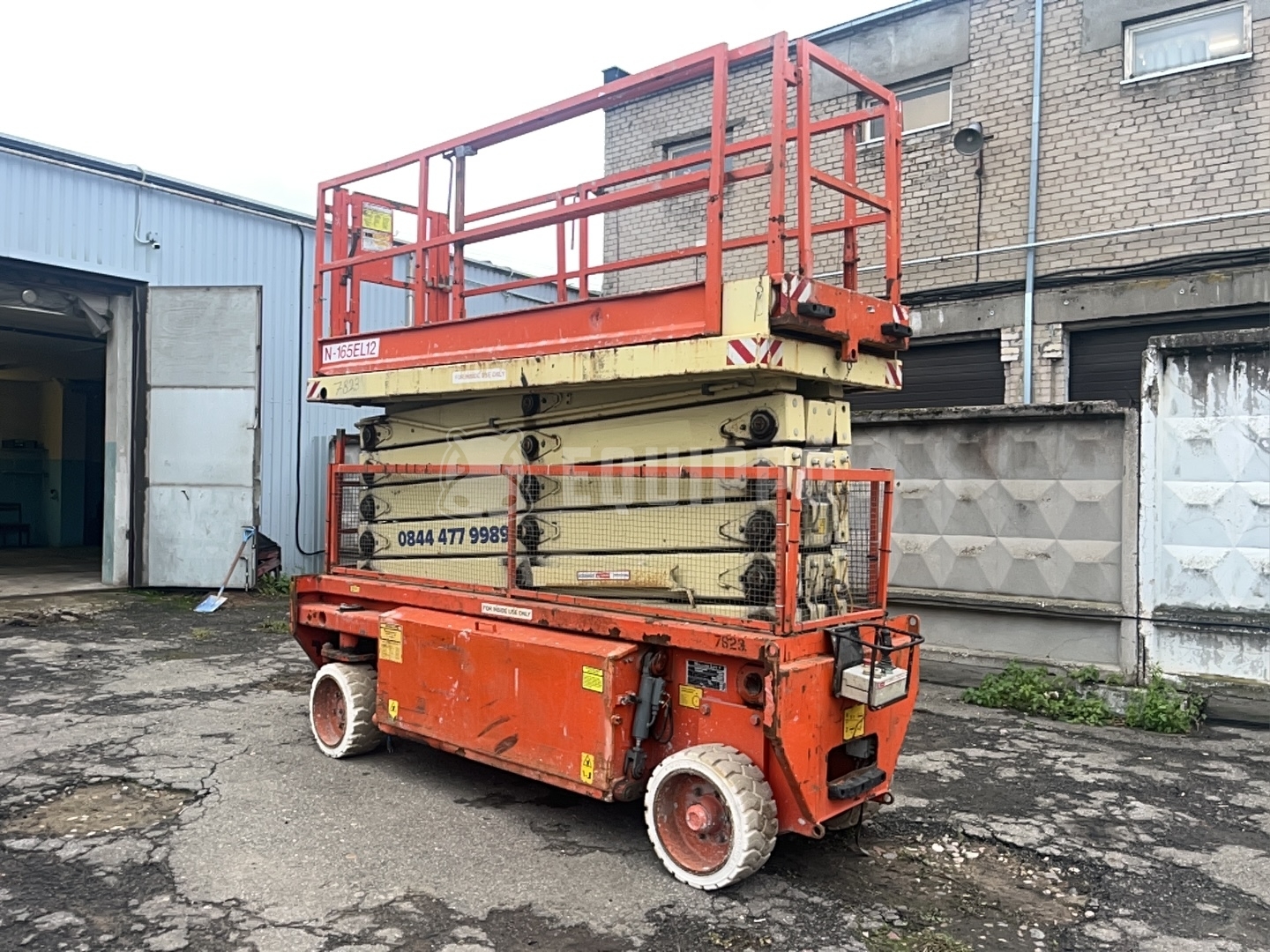 Holland-Lift N165-12EL 18.50 m - - Gebrauchte  Scherenhubtisch